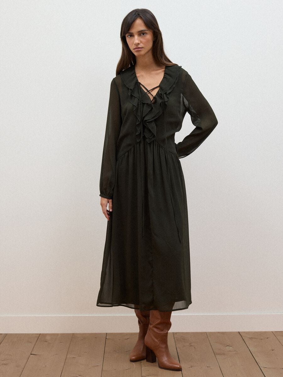 Black dress with deep V-neck and ruffles_1