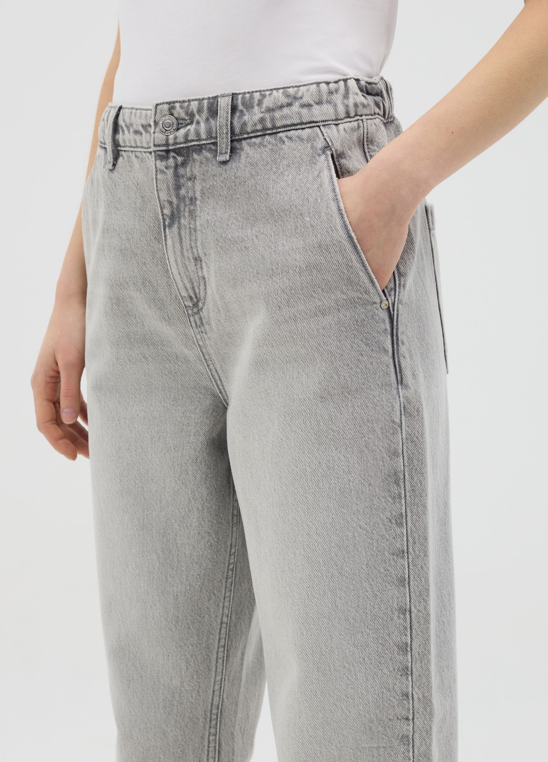 Jeans carrot fit grigio in cotone