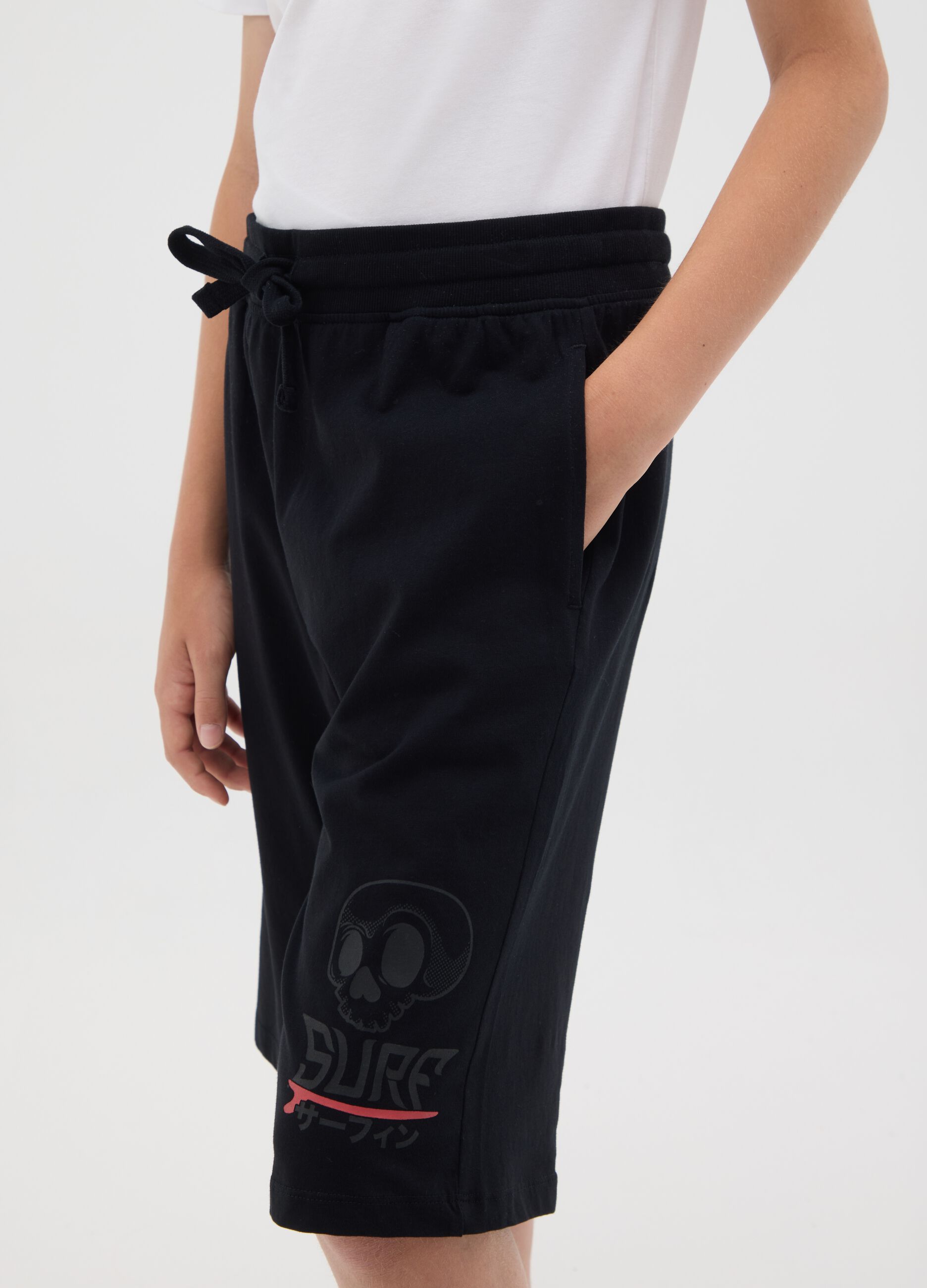 Boys' regular fit black cotton shorts with logo