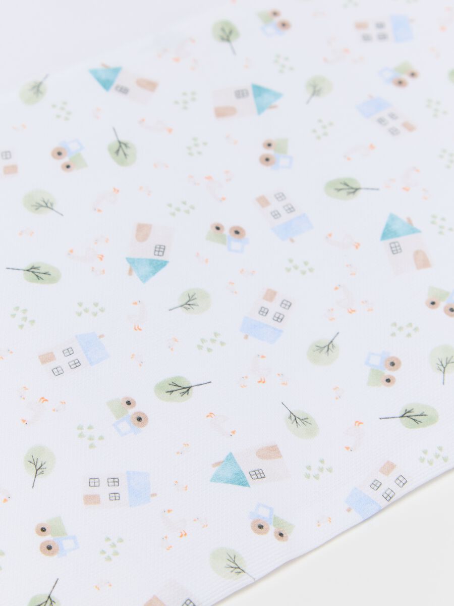 Three-piece white crib set in cotton with houses print_2
