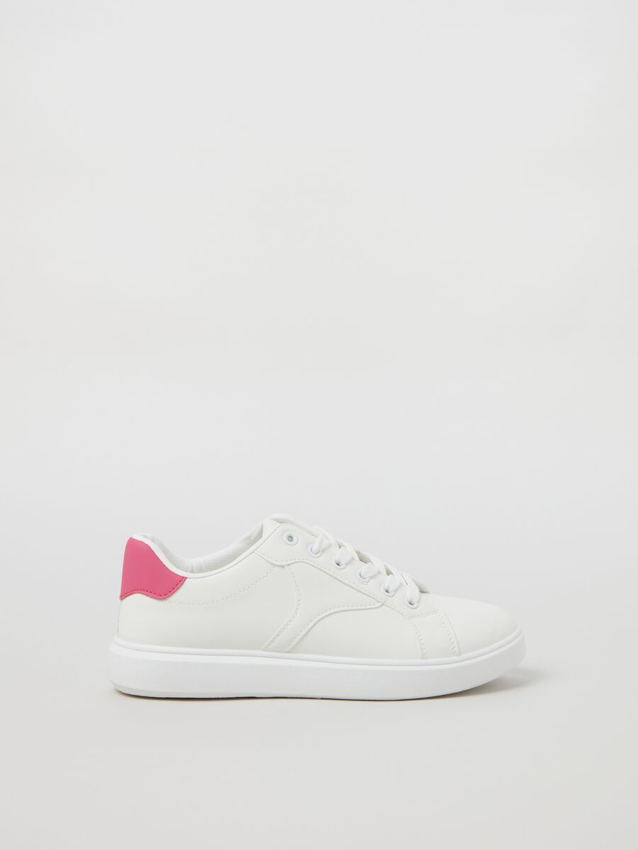Sneakers con tallone a contrasto_0