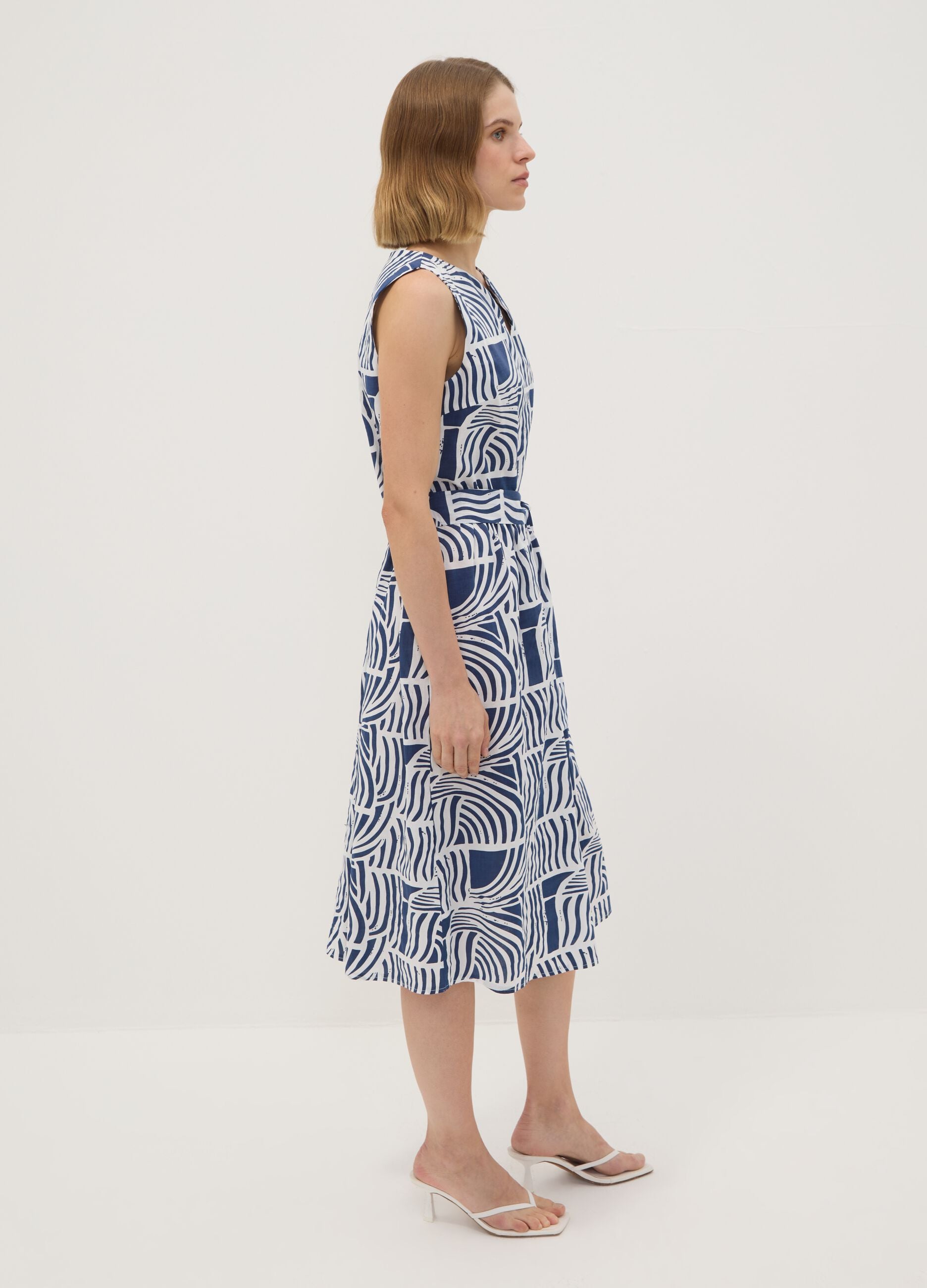 Abito blu in puro cotone con fantasia e cintura abbinata regular fit