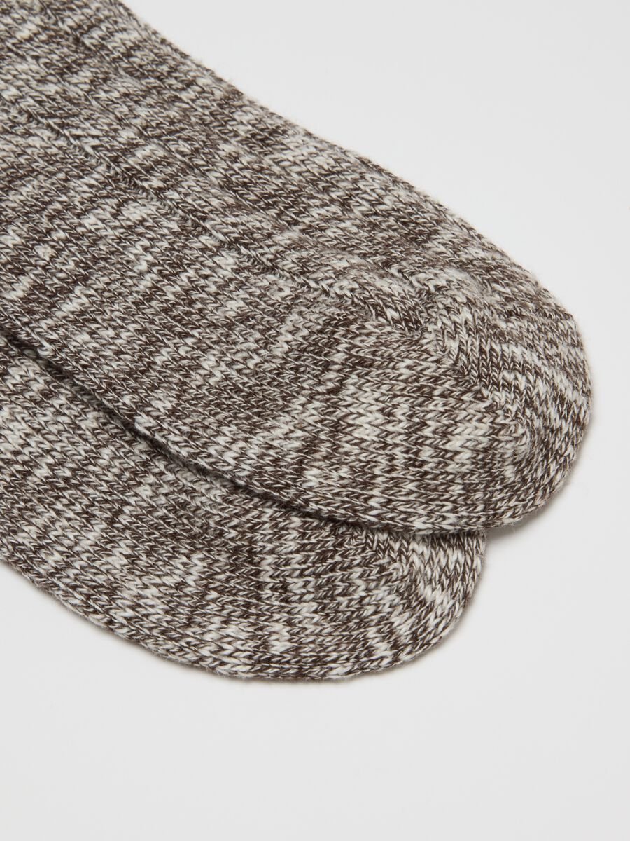 White and brown spun cotton blend socks_2