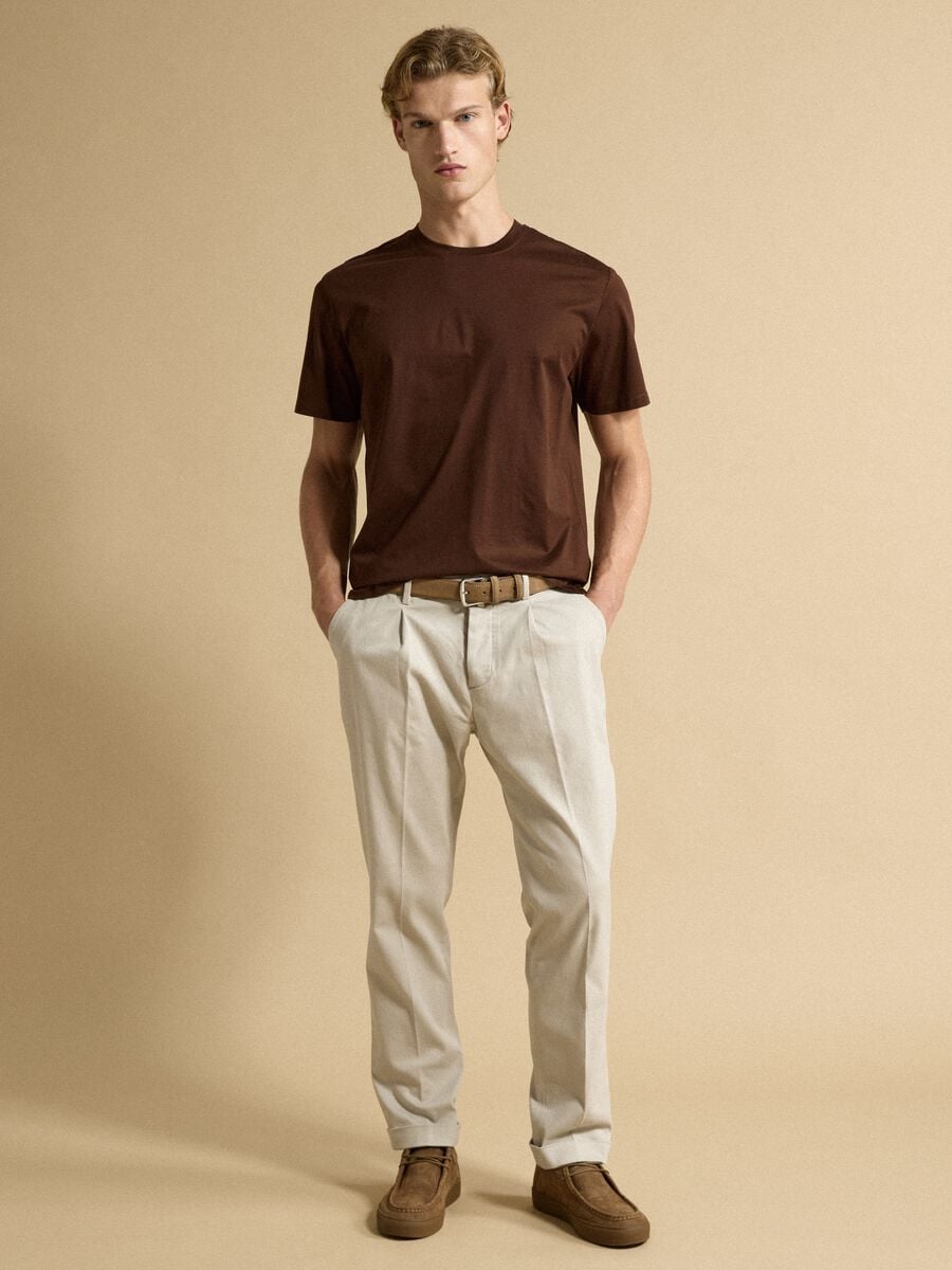 T-shirt marrone in jersey di puro cotone con girocollo relaxed fit_2
