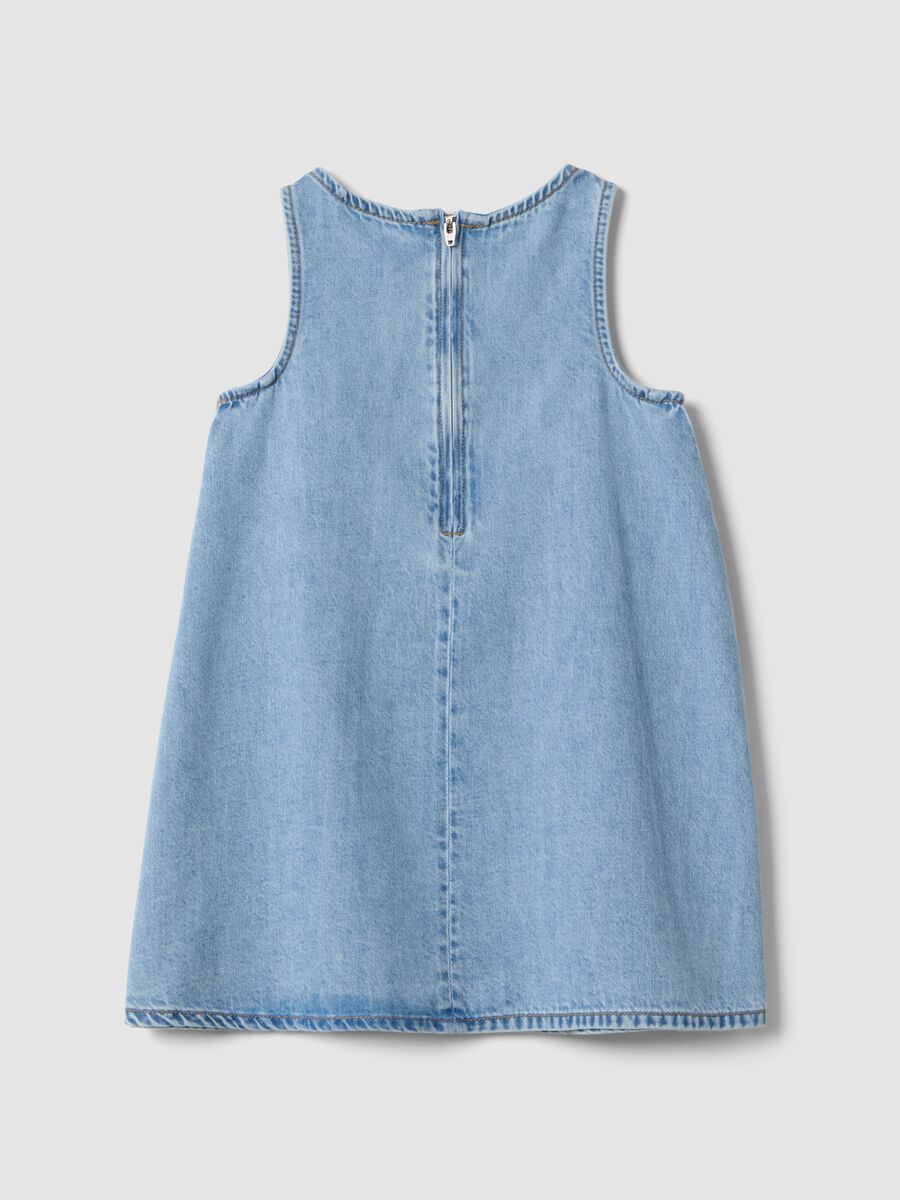 Abito smanicato denim azzurro in misto cotone da bambina oversize fit_1