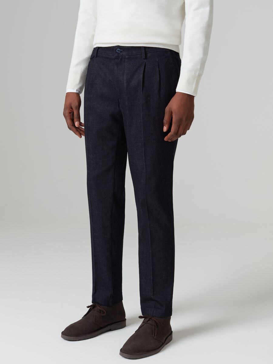 Pantaloni chino in denim con pinces_1