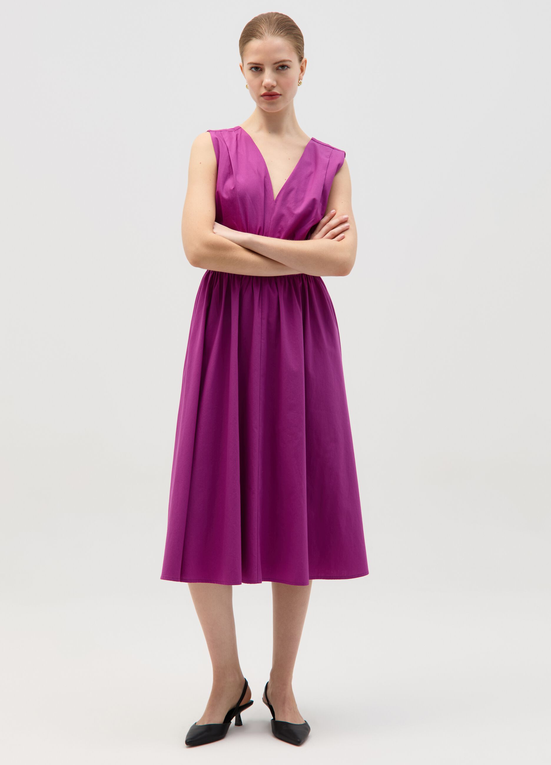 Midi dress with V neck