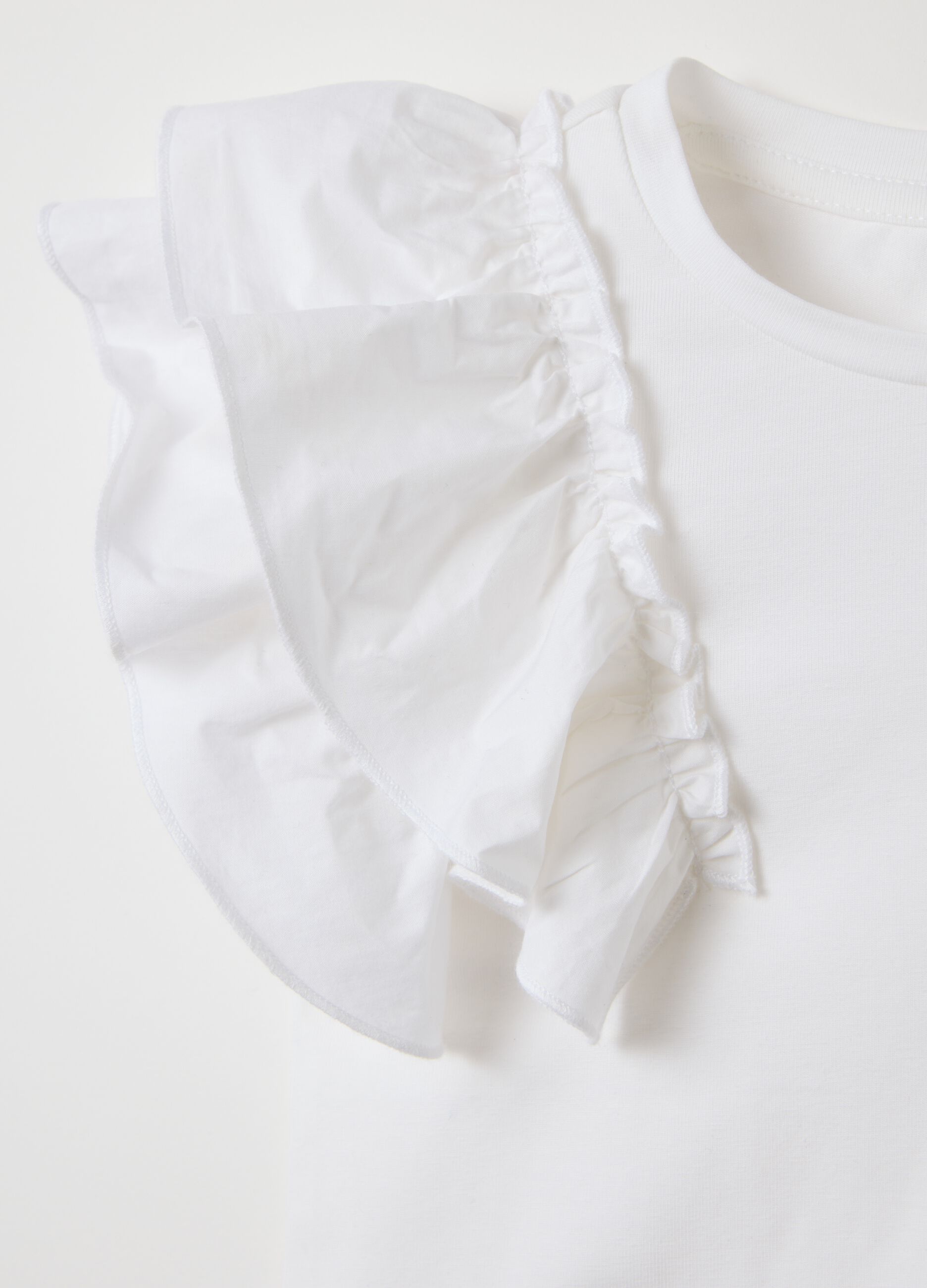 White short-sleeved T-shirt with flounces
