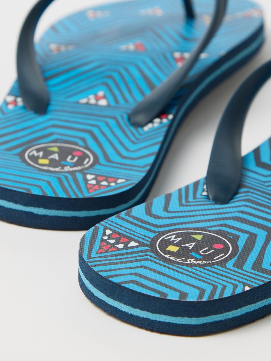Maui and Sons blue flip flops with geometric motif_2