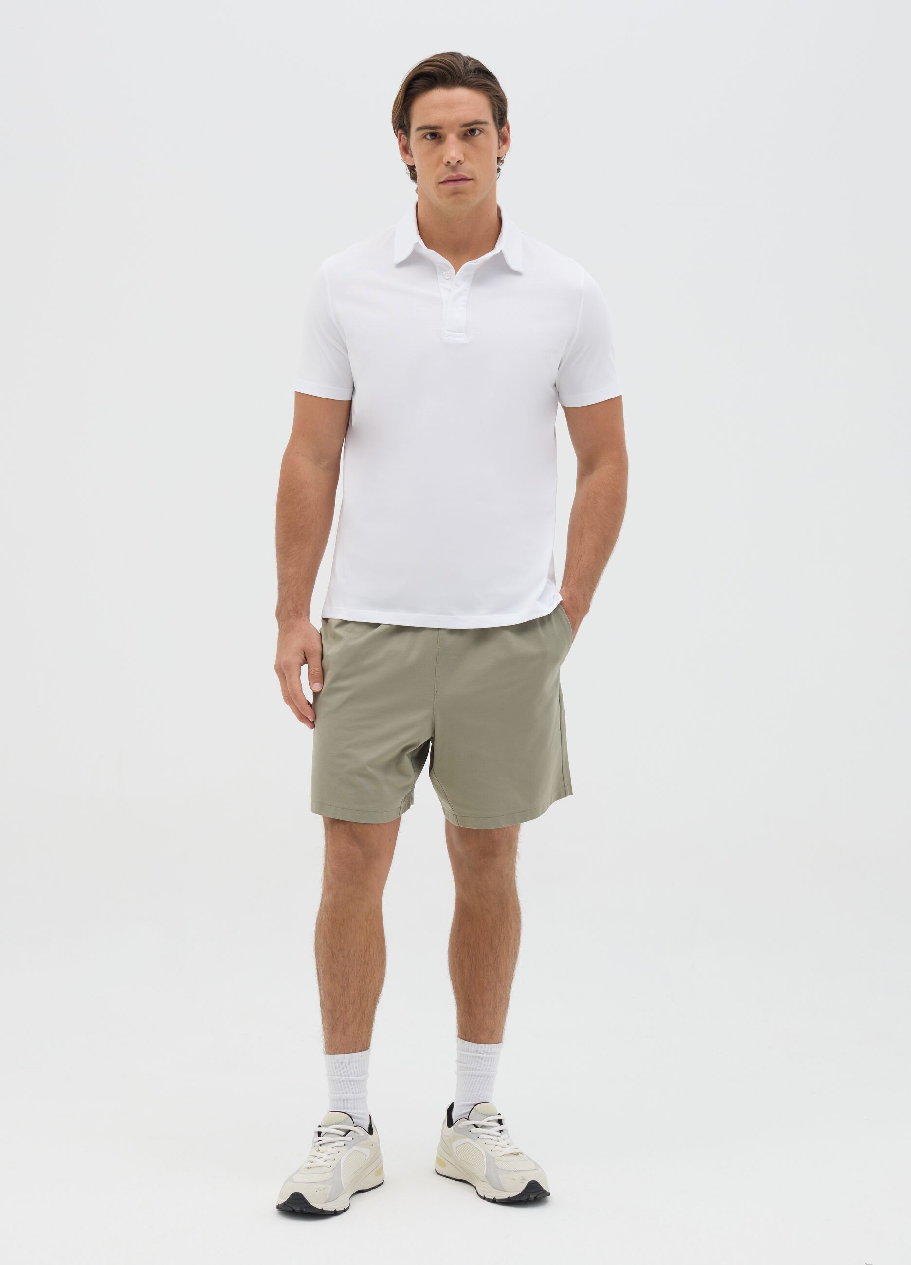 Green Bermuda joggers in stretch fabric