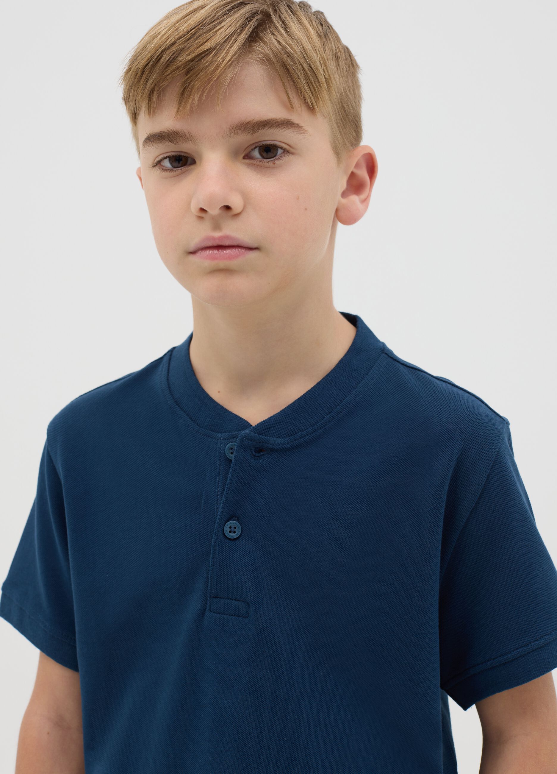 Boys’ blue polo shirt in 100% cotton with regular fit