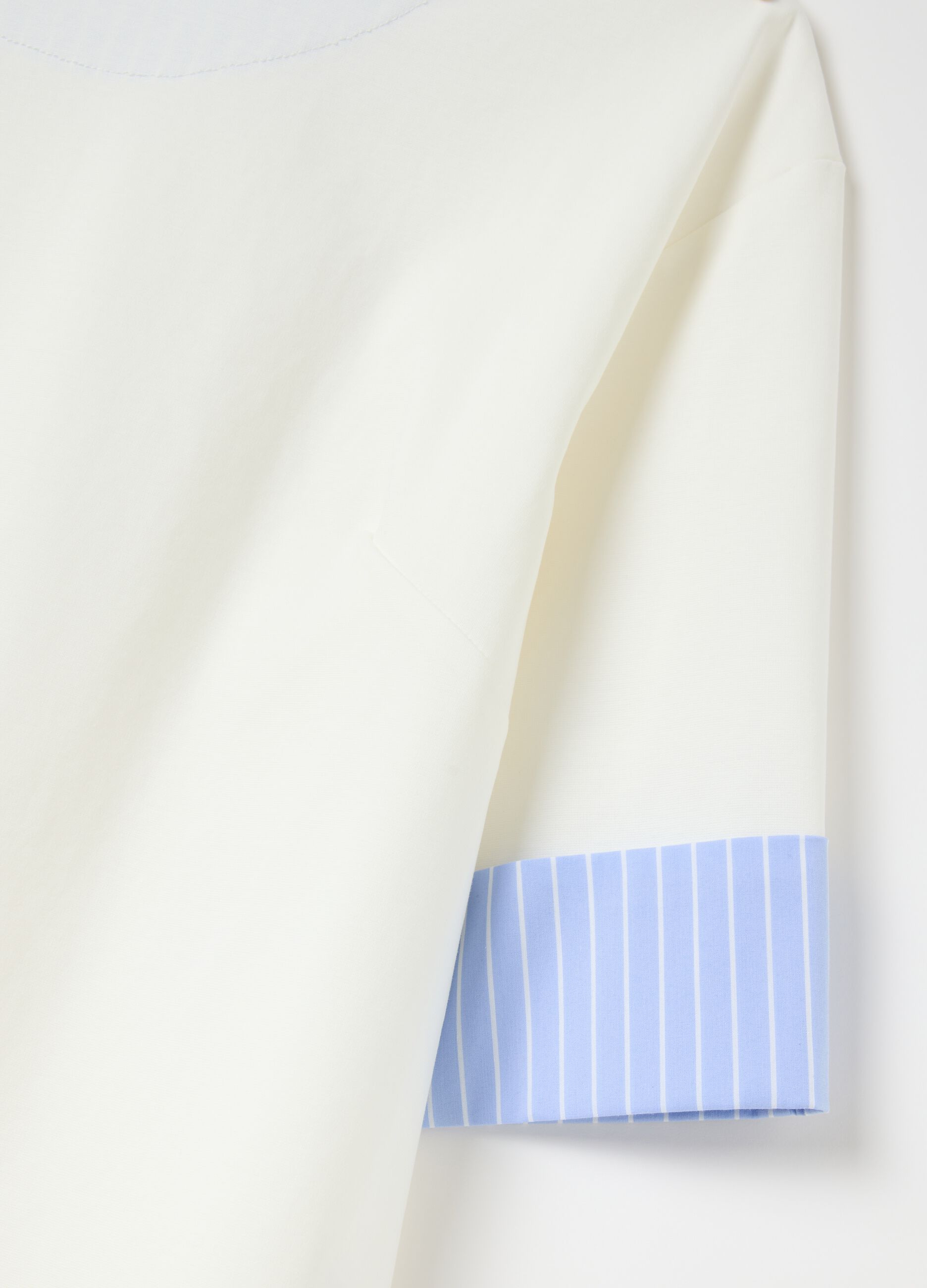 White layered blouse with blue details Hybrid