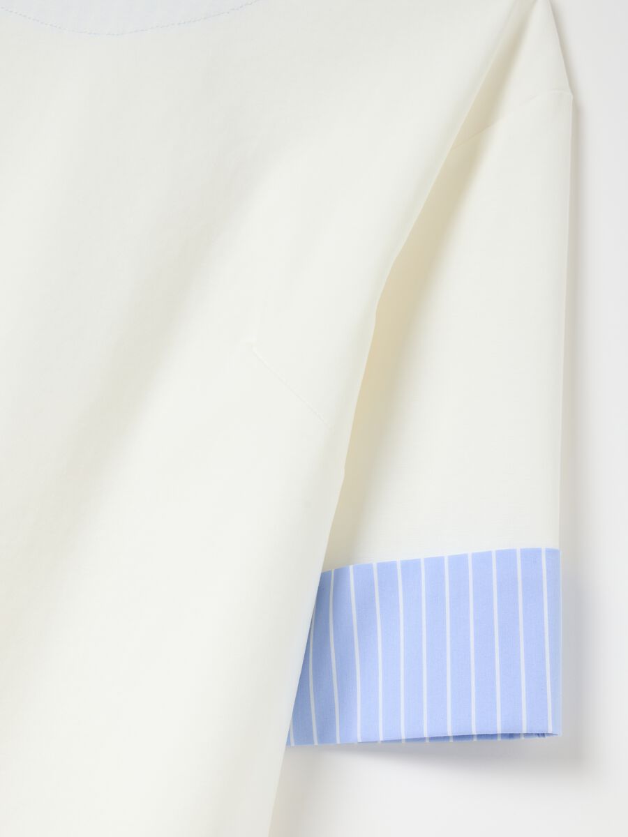 White layered blouse with blue details Hybrid_5