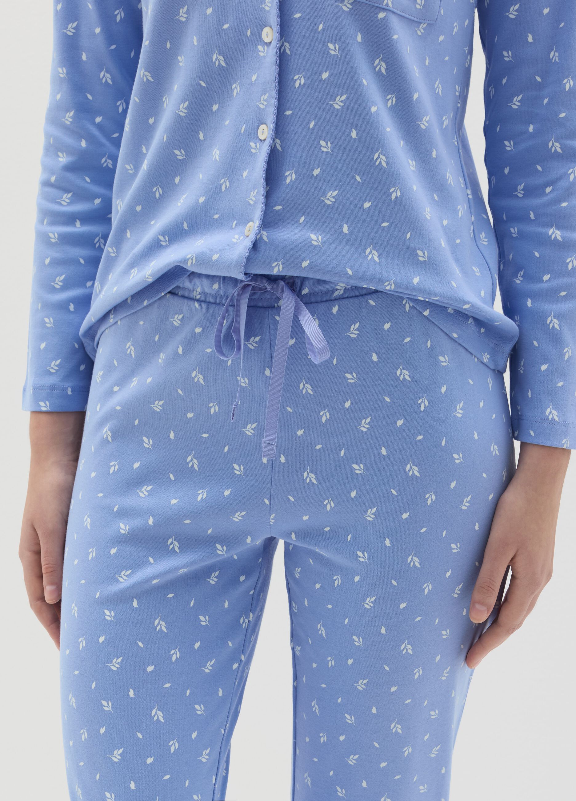 Long pyjamas with small leaves pattern