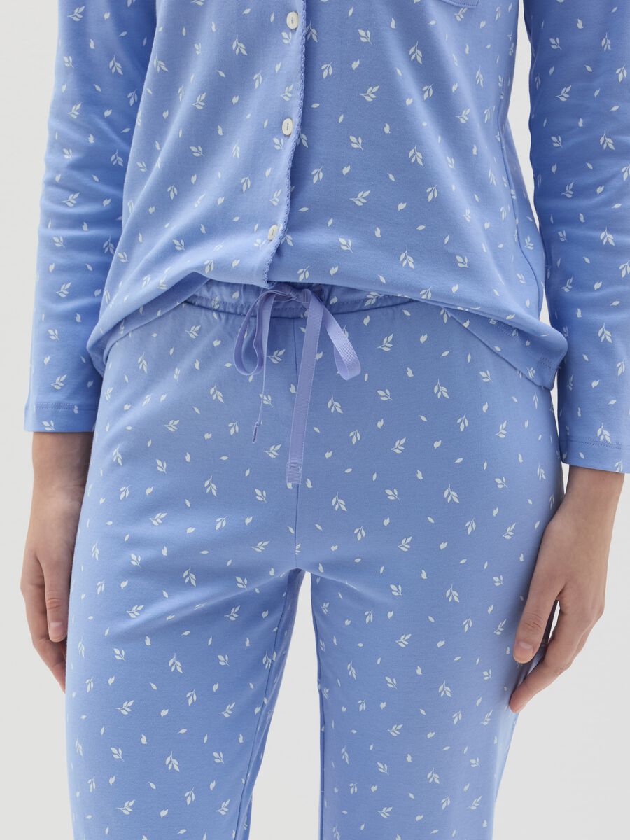 Long pyjamas with small leaves pattern_3