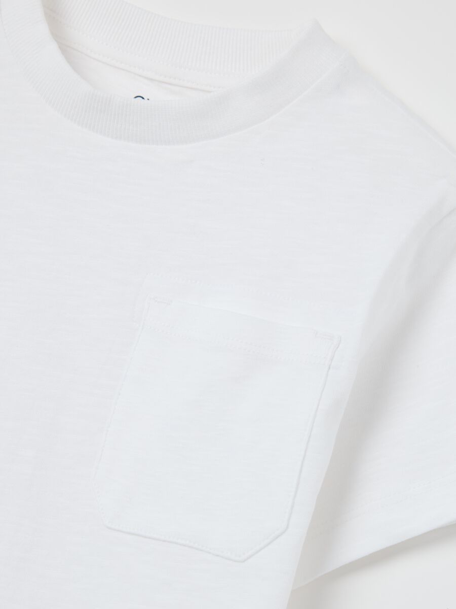 White T-shirt in organic cotton with pocket_2