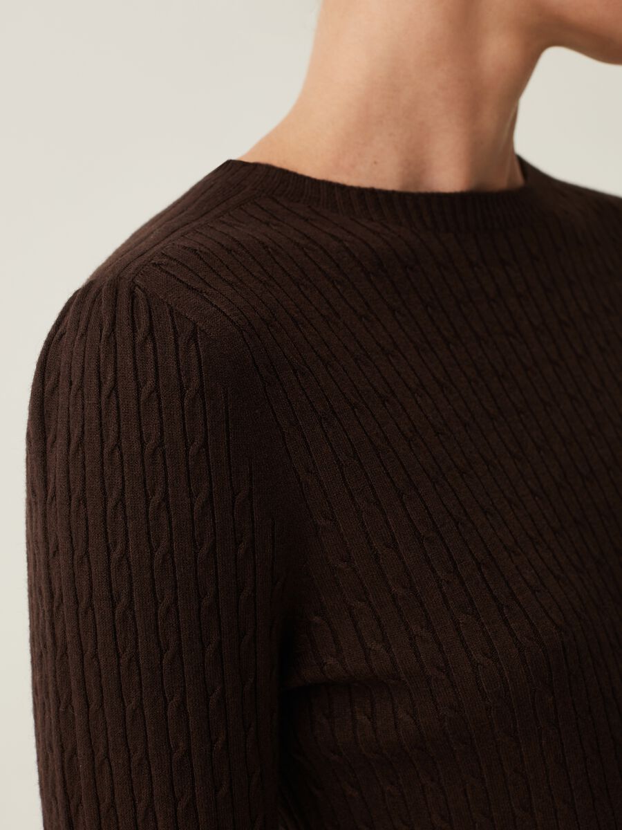 Pullover con lavorazione a trecce_1