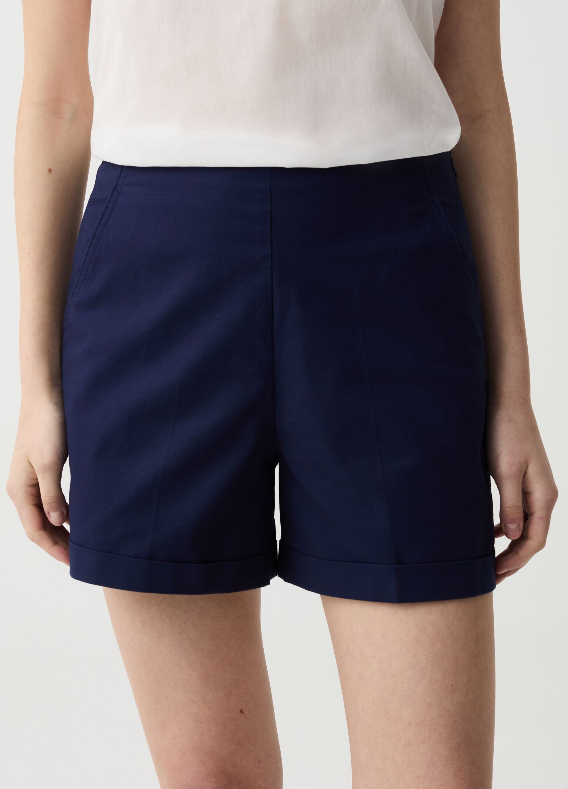 Stretch cotton shorts with turn-ups