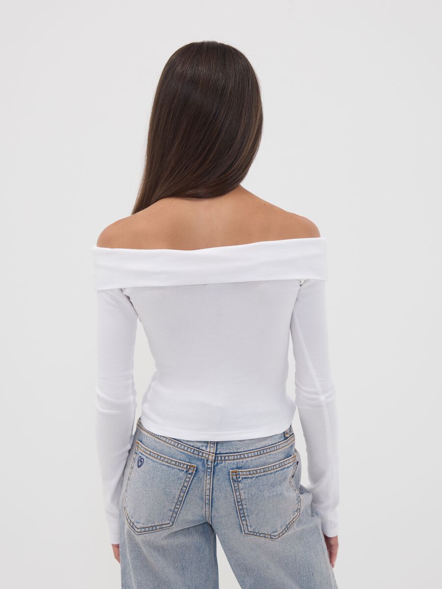 T-shirt bianca in cotone elasticizzato con scollo a barchetta slim fit_1