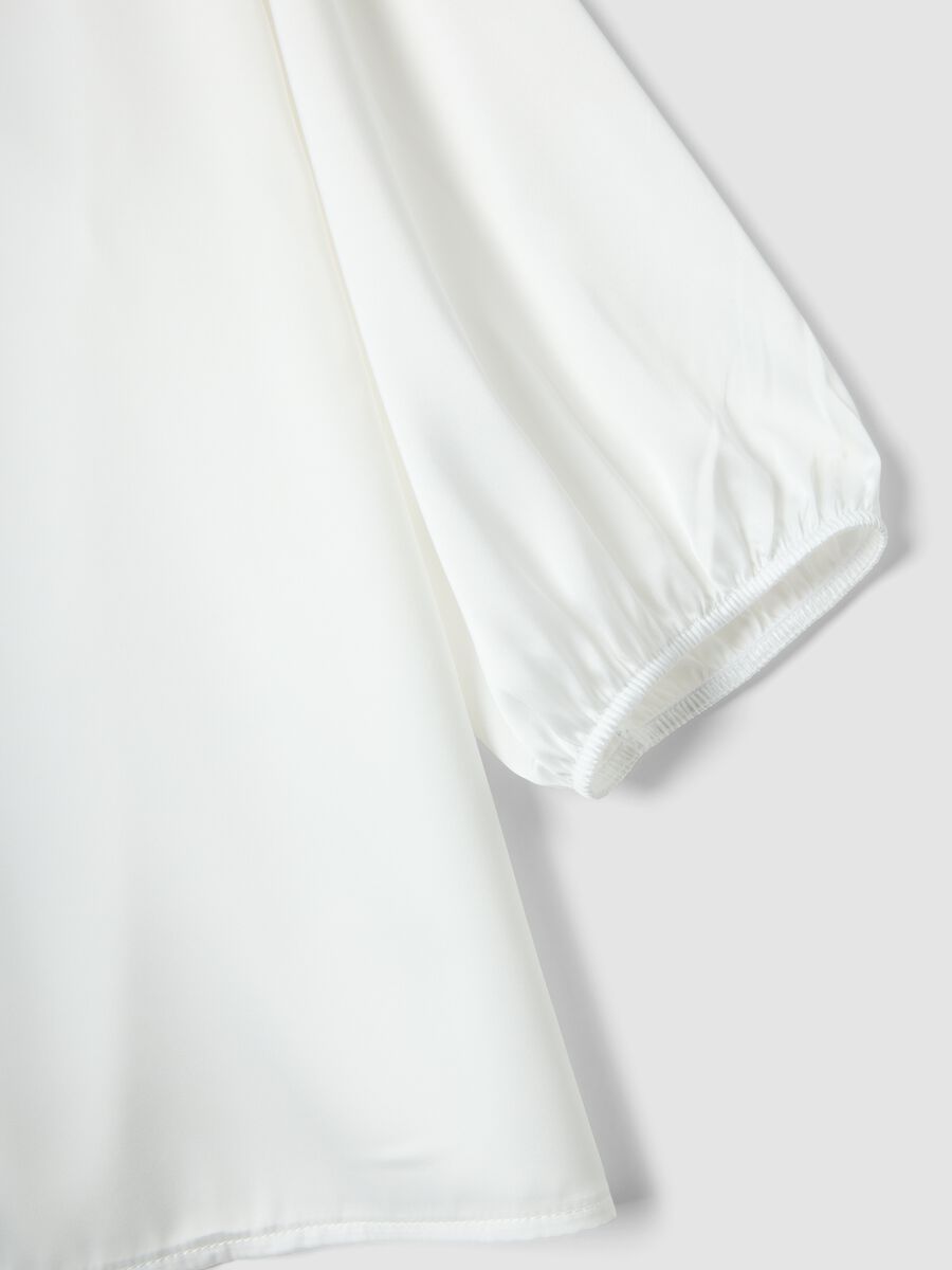 White long-sleeve top with wide sleeves_5