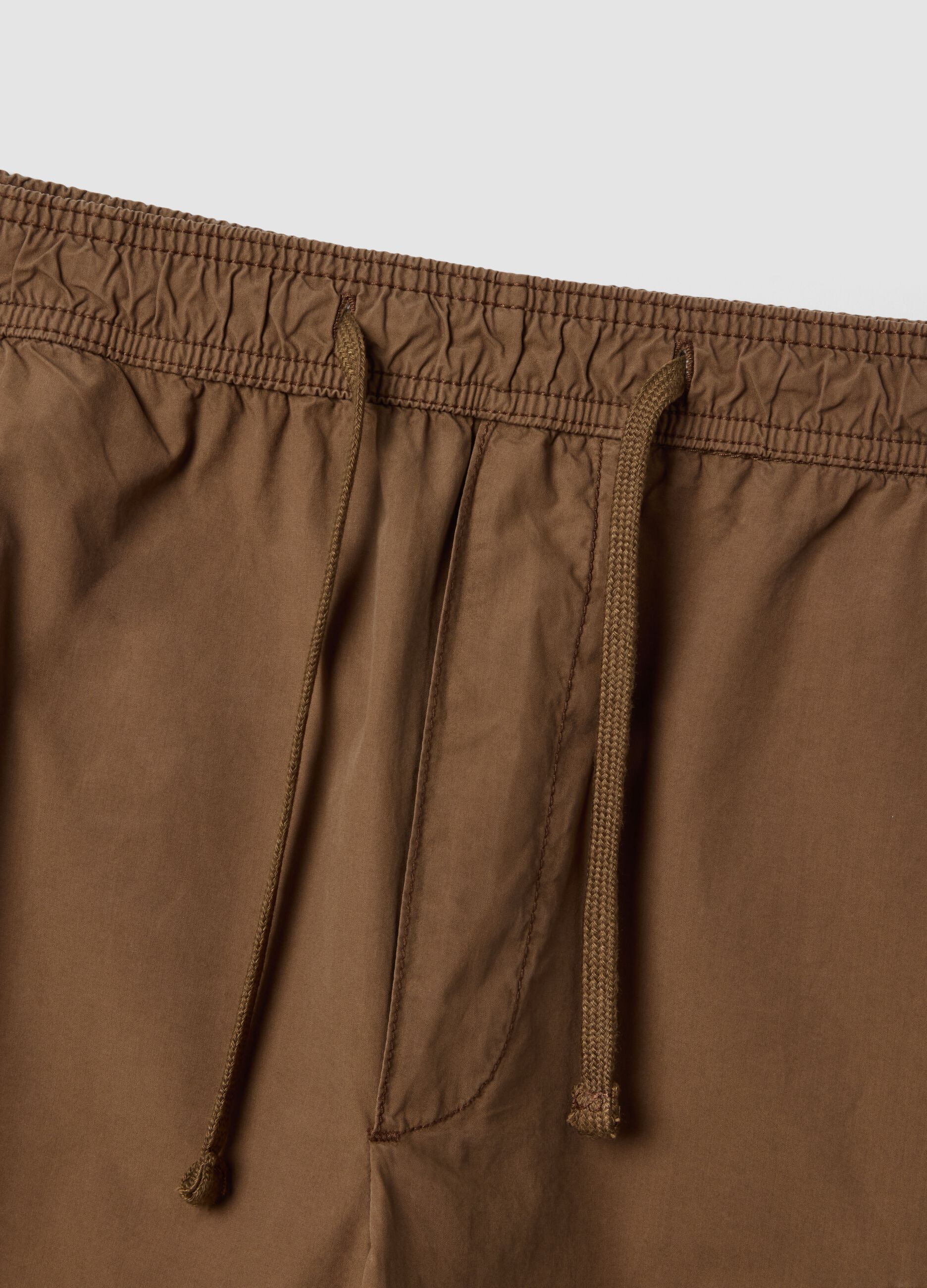 Brown cotton cargo Bermuda shorts with a baggy fit