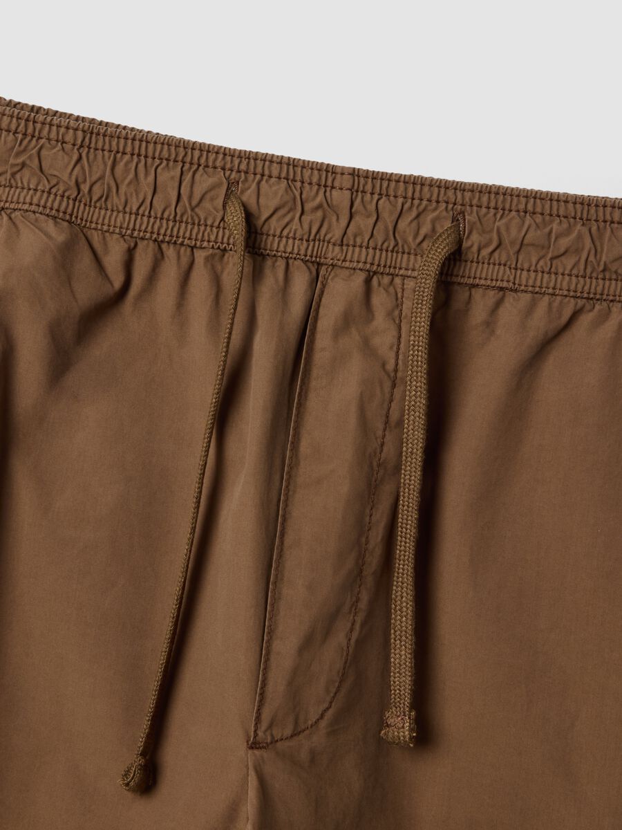 Brown cotton cargo Bermuda shorts with a baggy fit_1