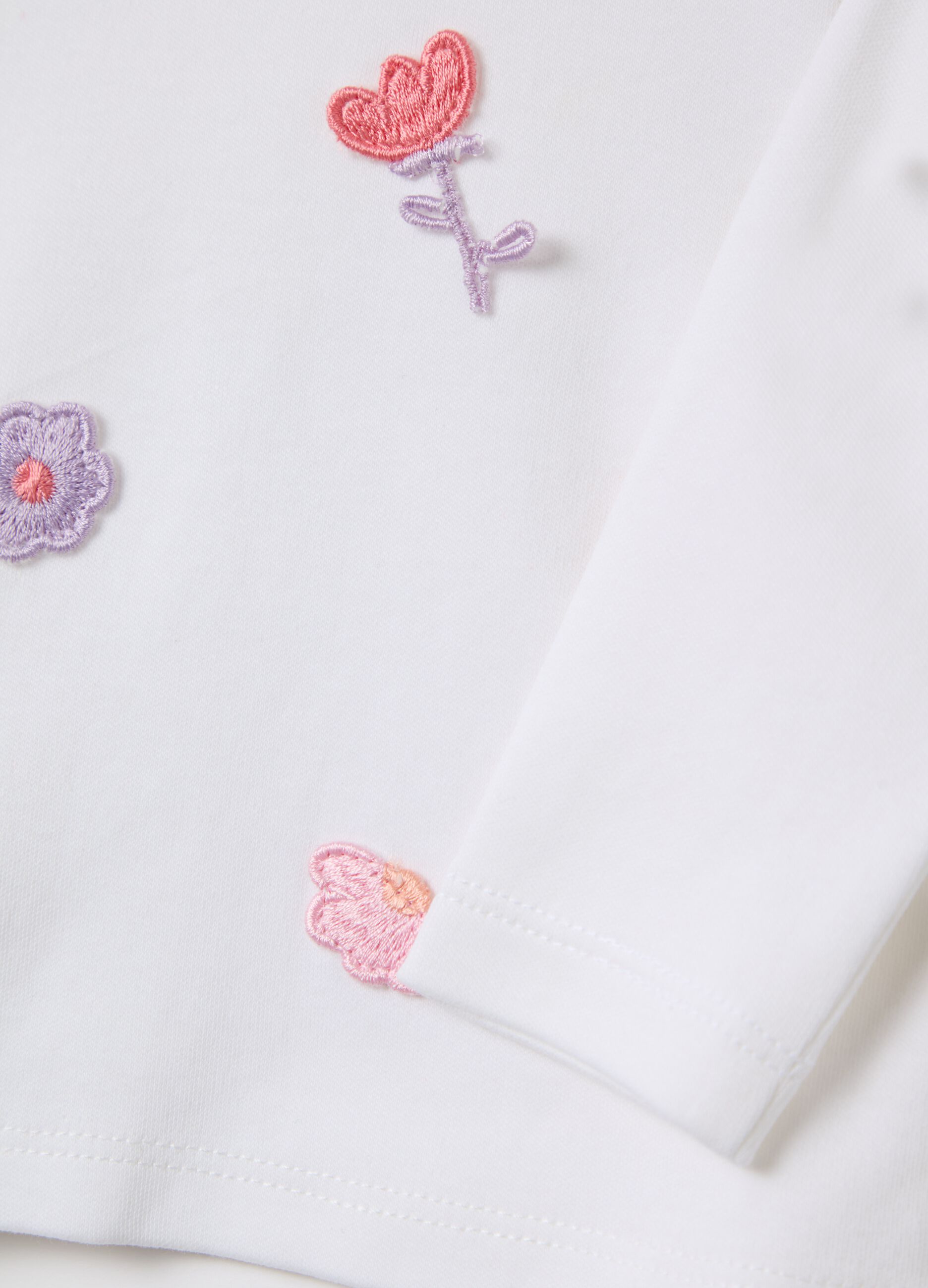 Long-sleeved T-shirt with crochet flowers
