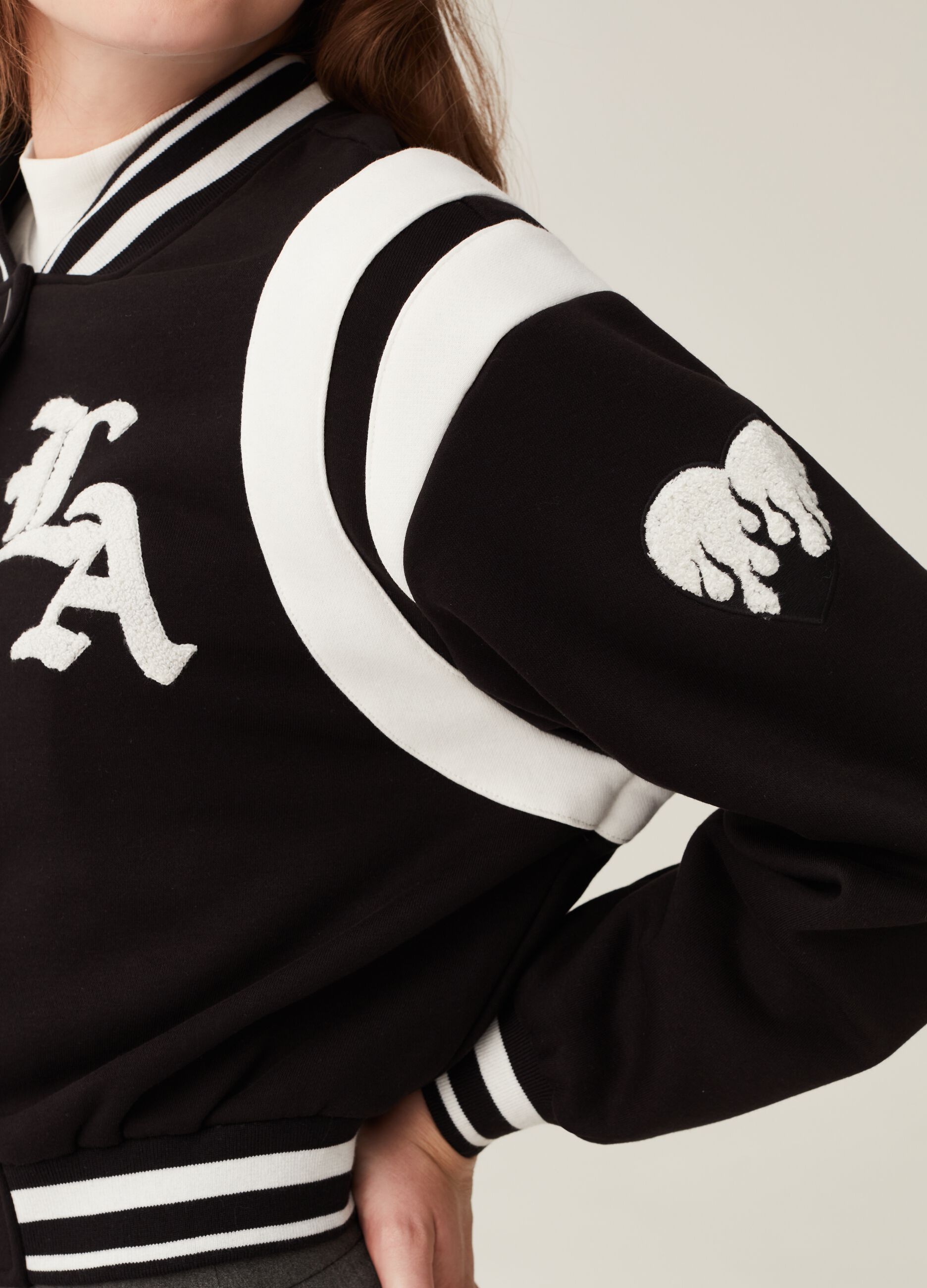 Giacca bomber cropped in felpa_3