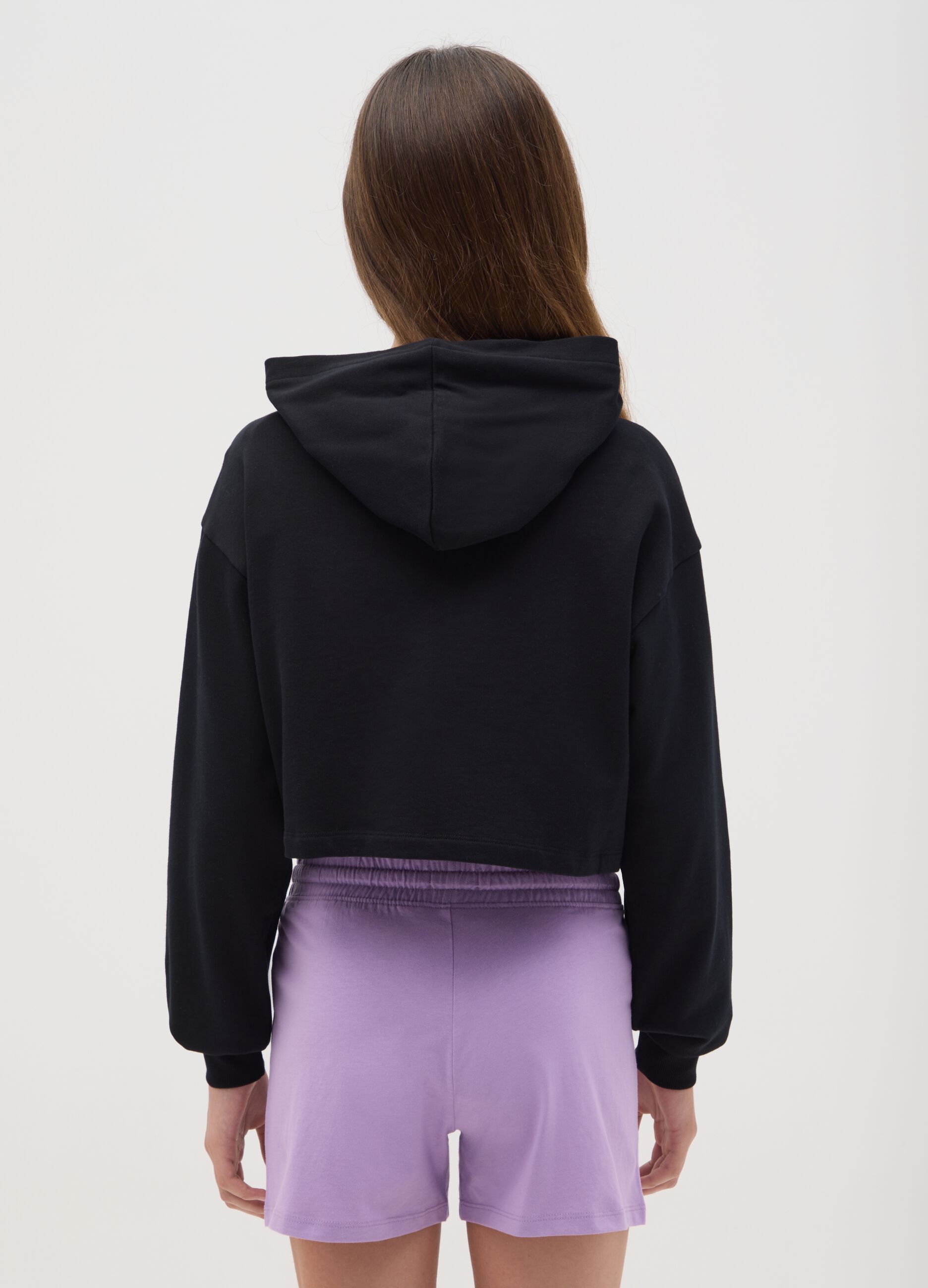 Felpa crop con cappuccio e stampa "Skate it out"