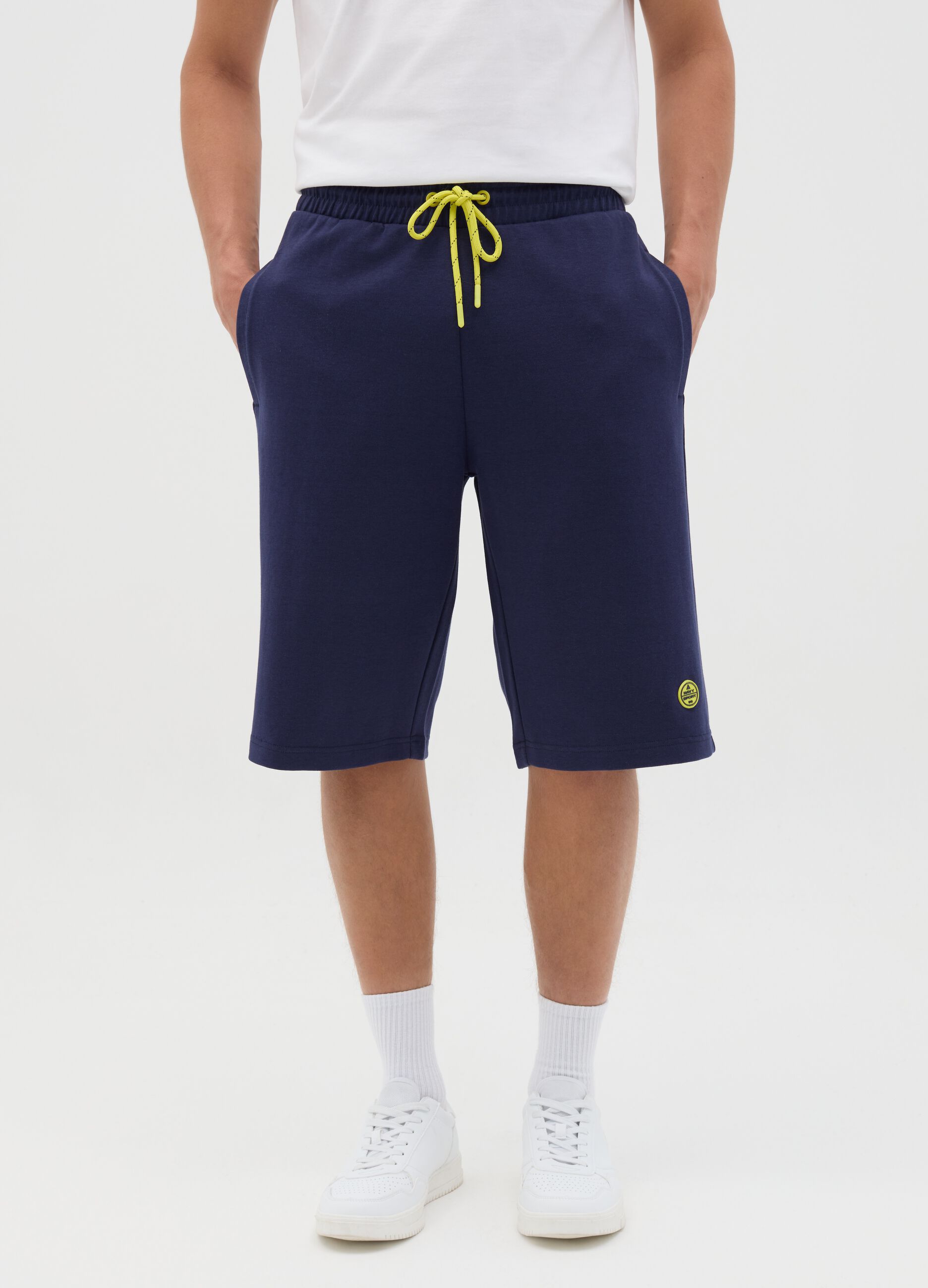 Dark blue Bermuda joggers with logo