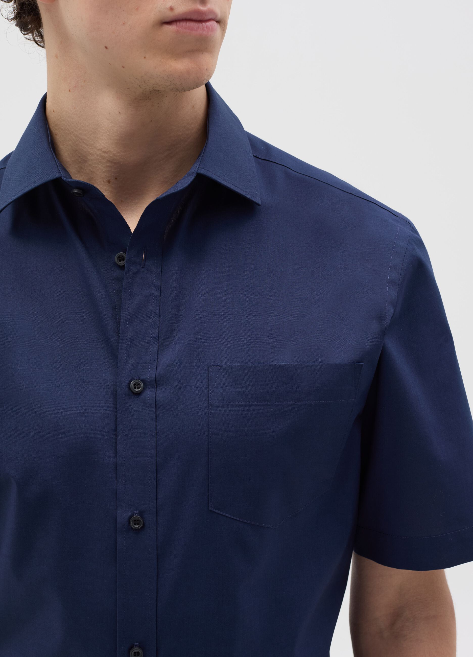 Regular-fit easy-iron shirt with short sleeves