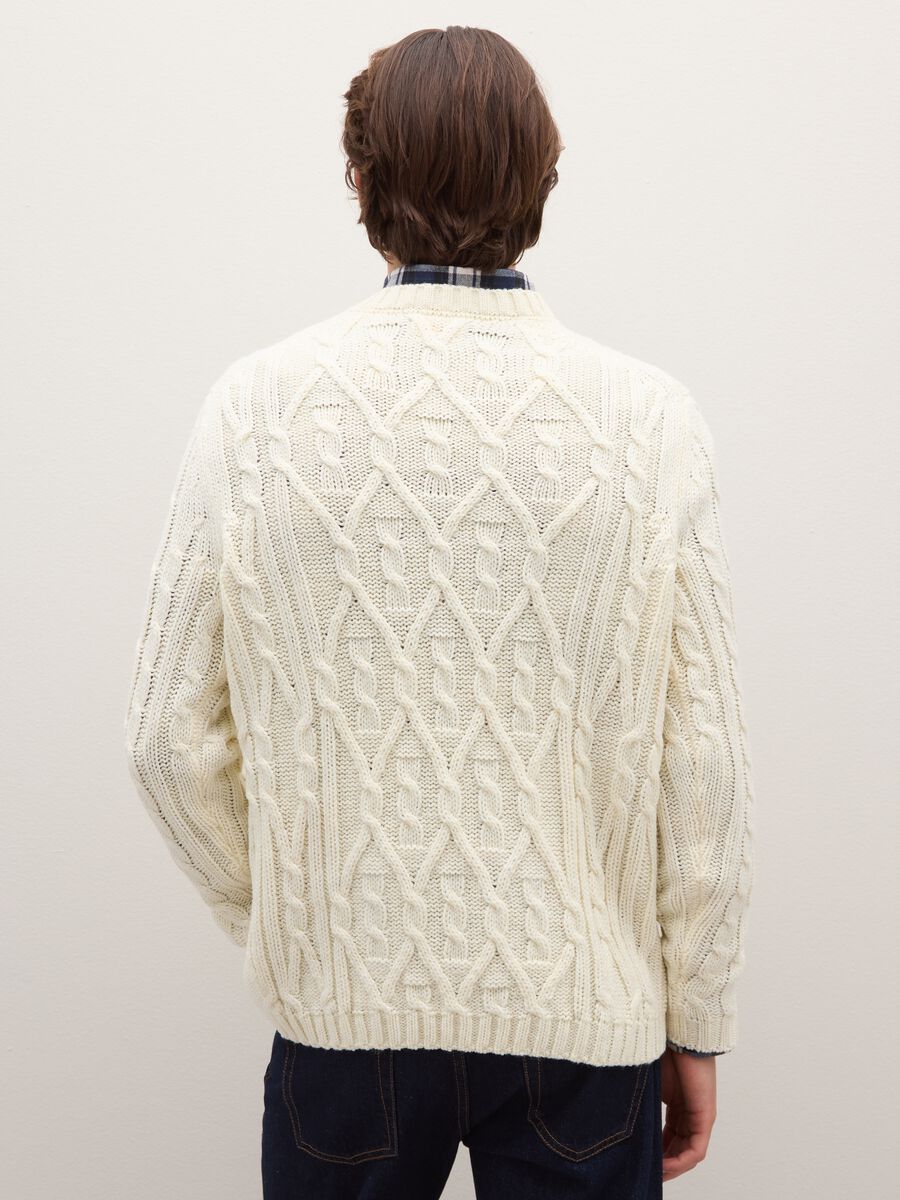 White regular fit jumper with cable pattern_2