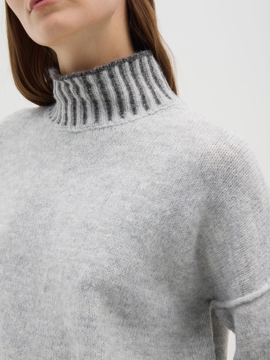 Melange grey jumper with high neck and contrast trim_3