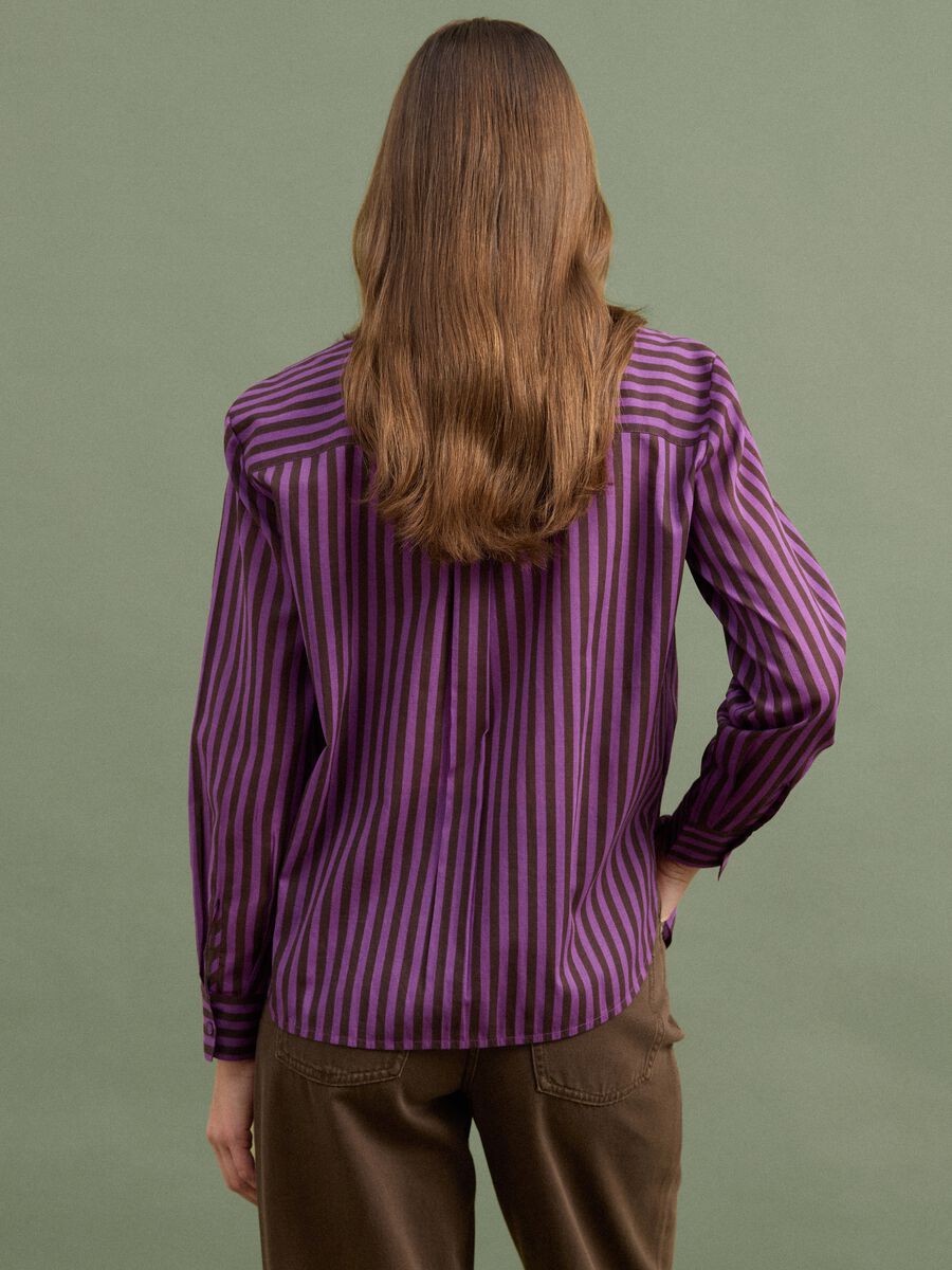 Camicia viola in puro cotone a righe con collo alla coreana regular fit_3