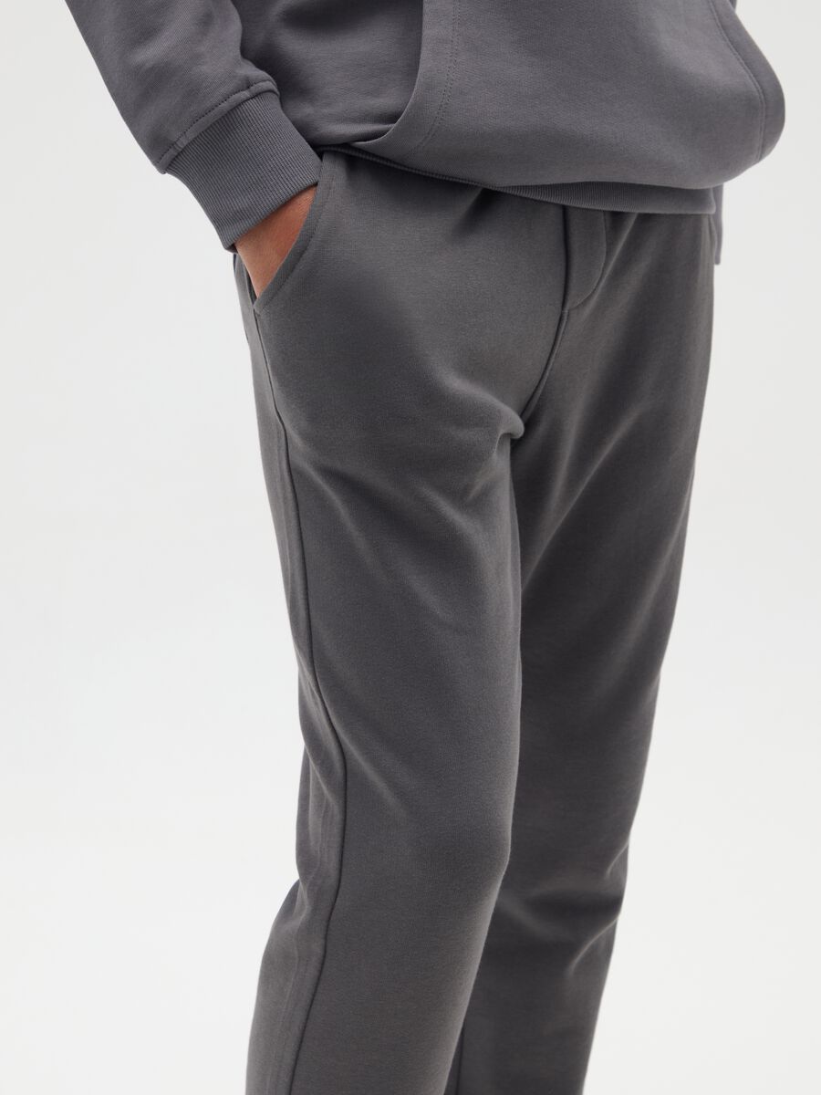 Boys' grey joggers in pure cotton regular fit with embroidery_2