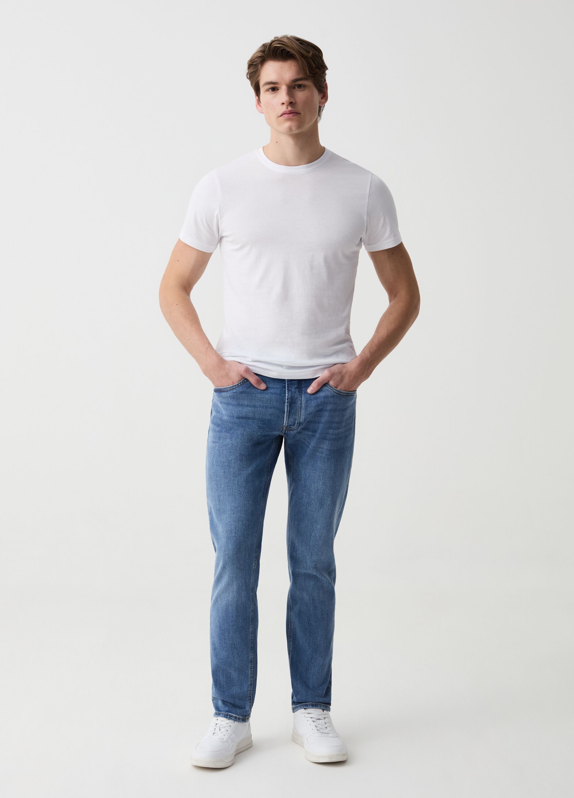 Slim-fit jeans with discolouring