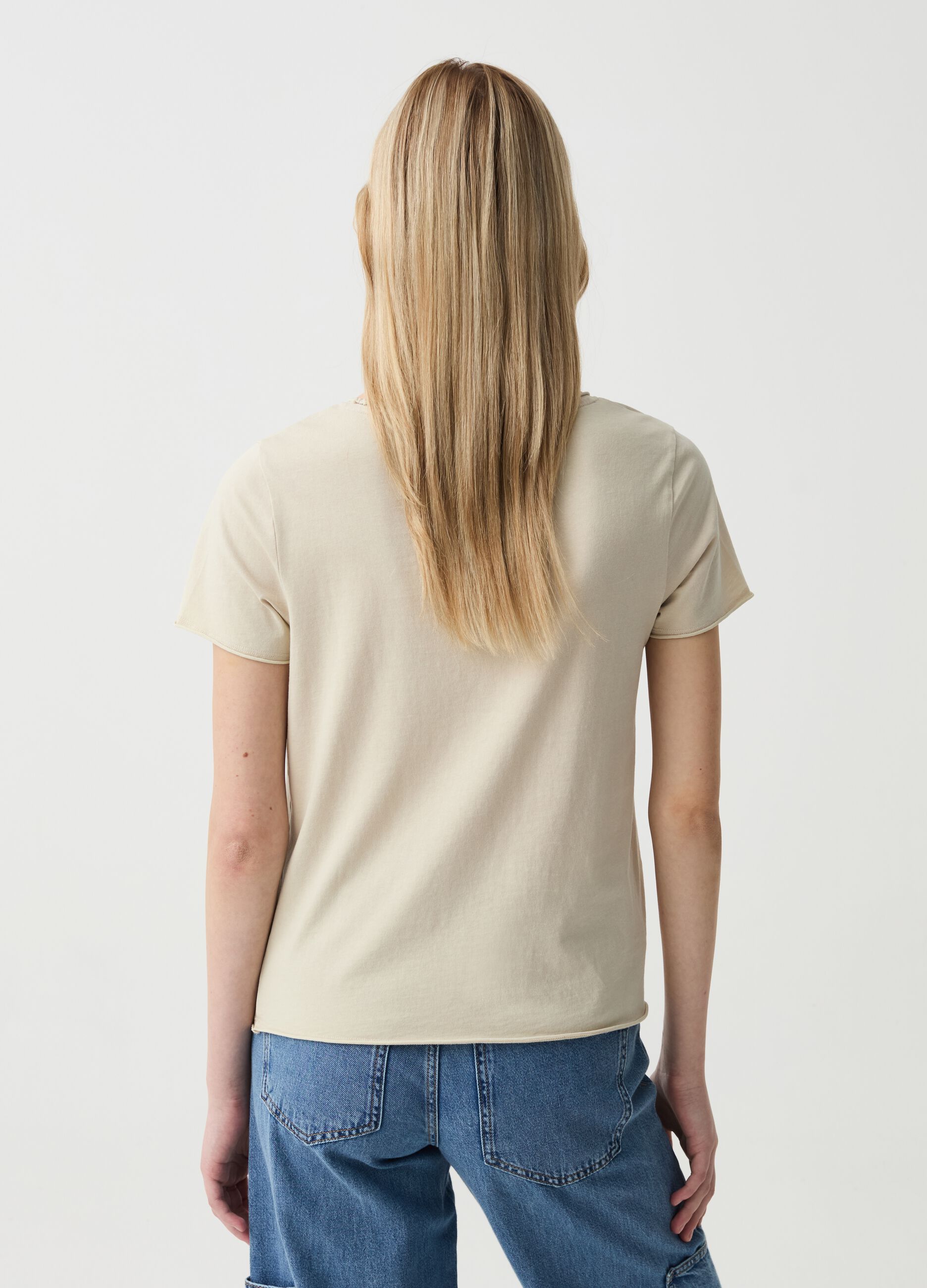 T-shirt girocollo con profili arrotolati