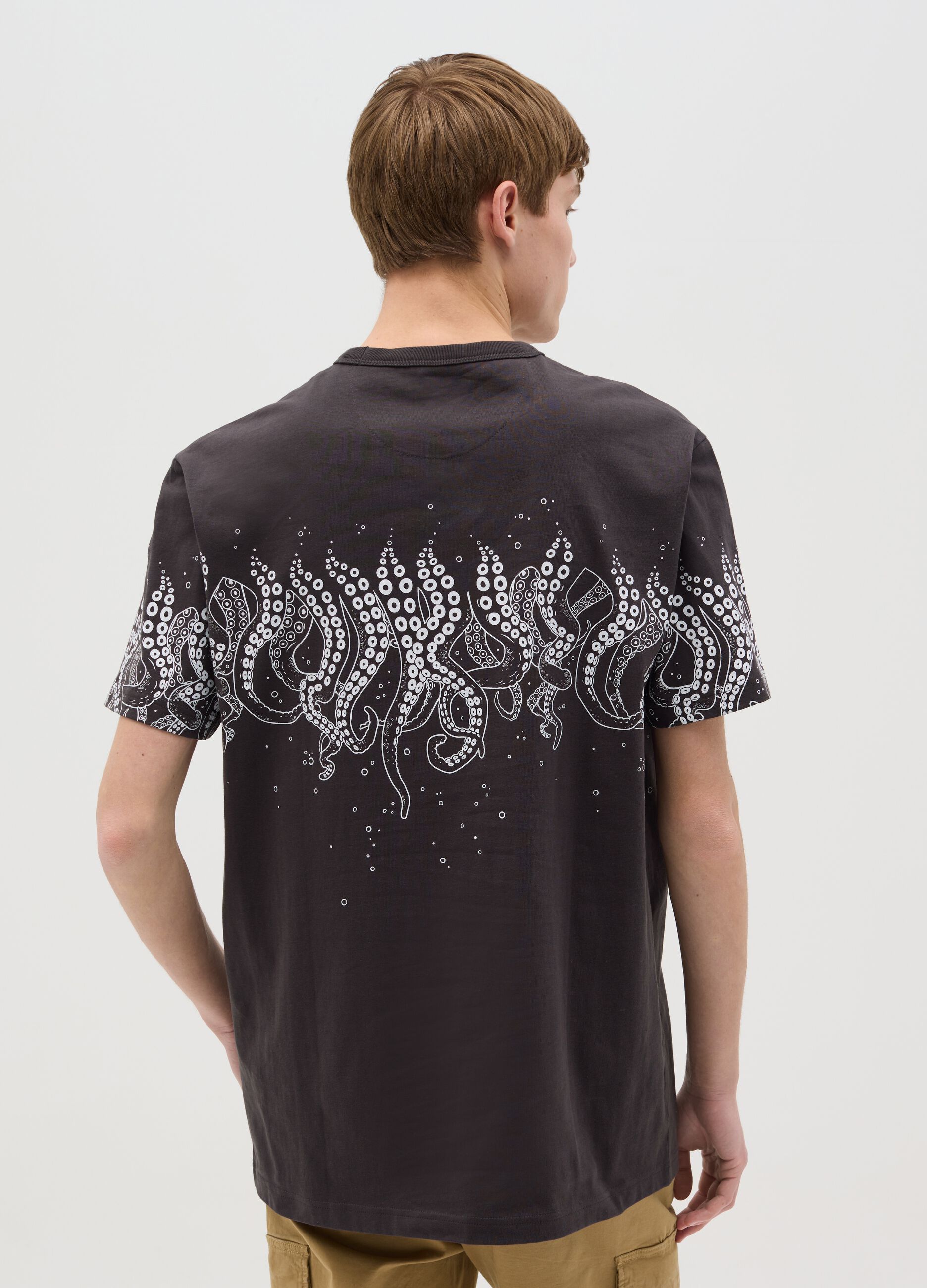 Black T-shirt with short sleeves and print
