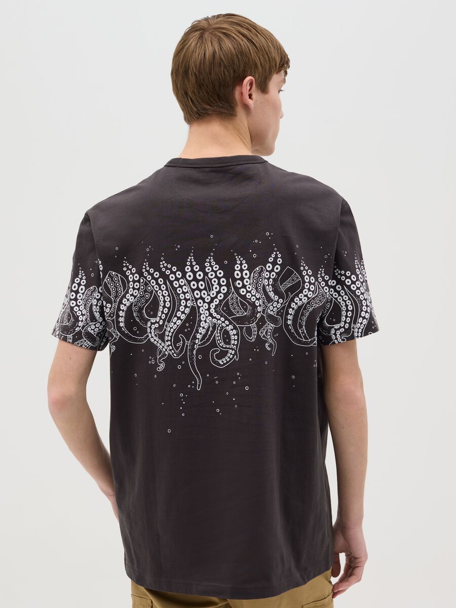Black T-shirt with short sleeves and print_3