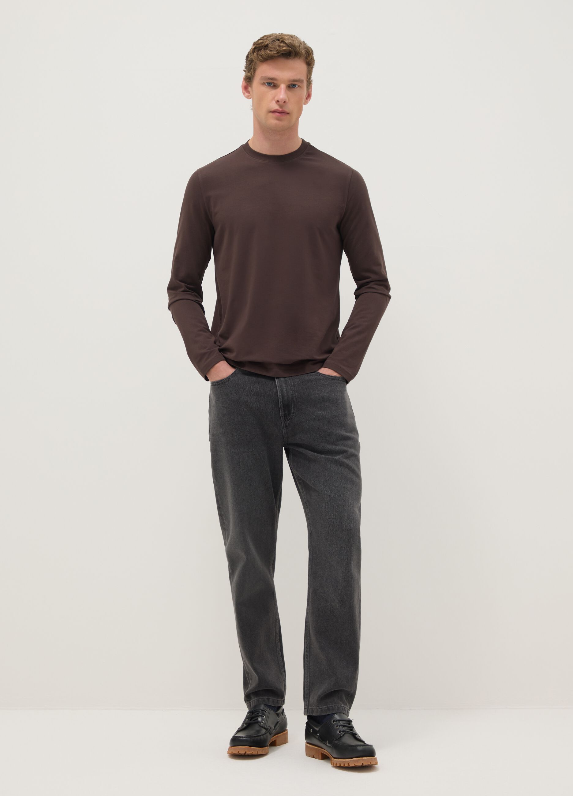 T-shirt marrone a maniche lunghe in cotone elasticizzato regular fit
