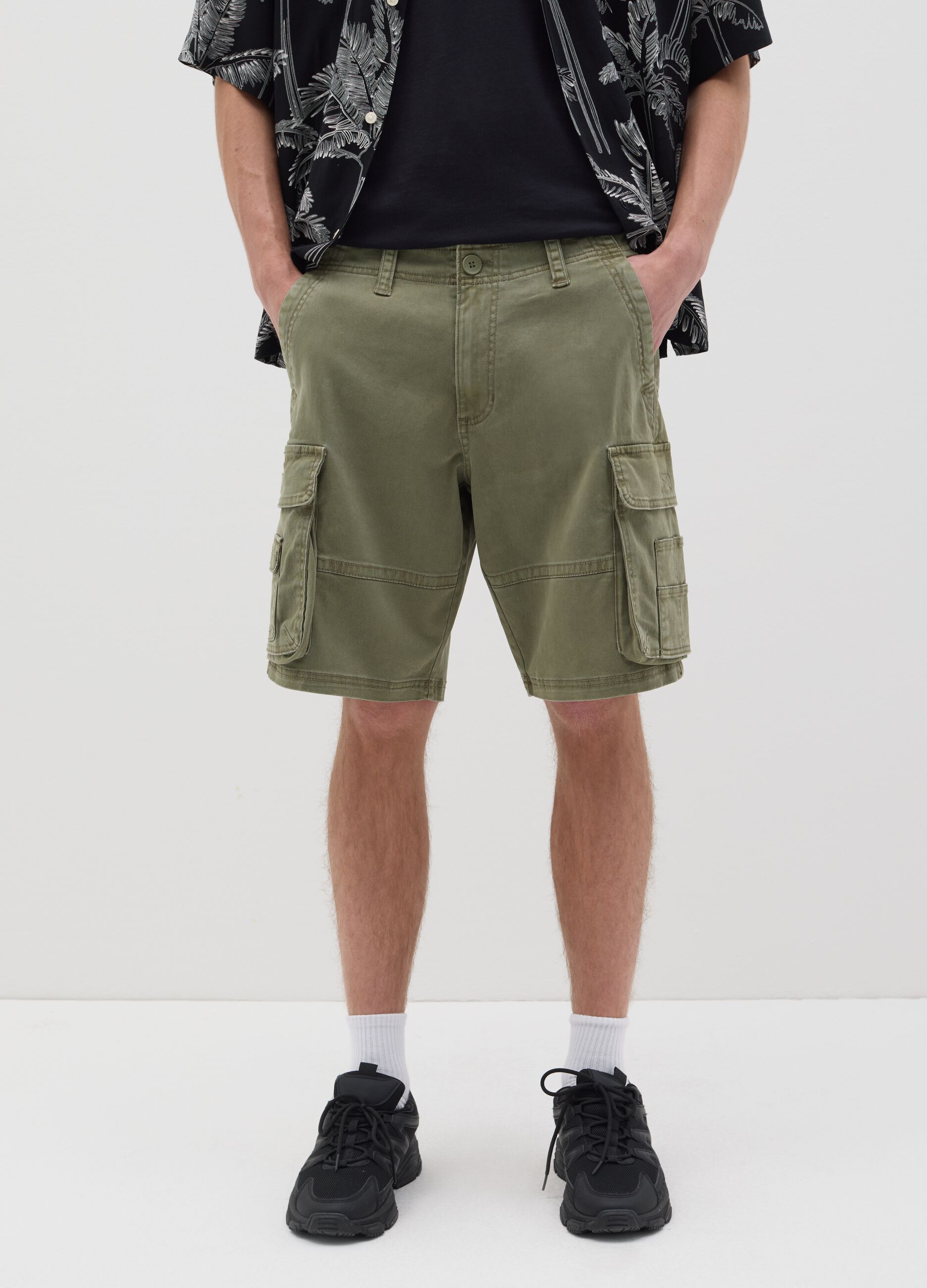 Green Bermuda shorts in stretch cotton