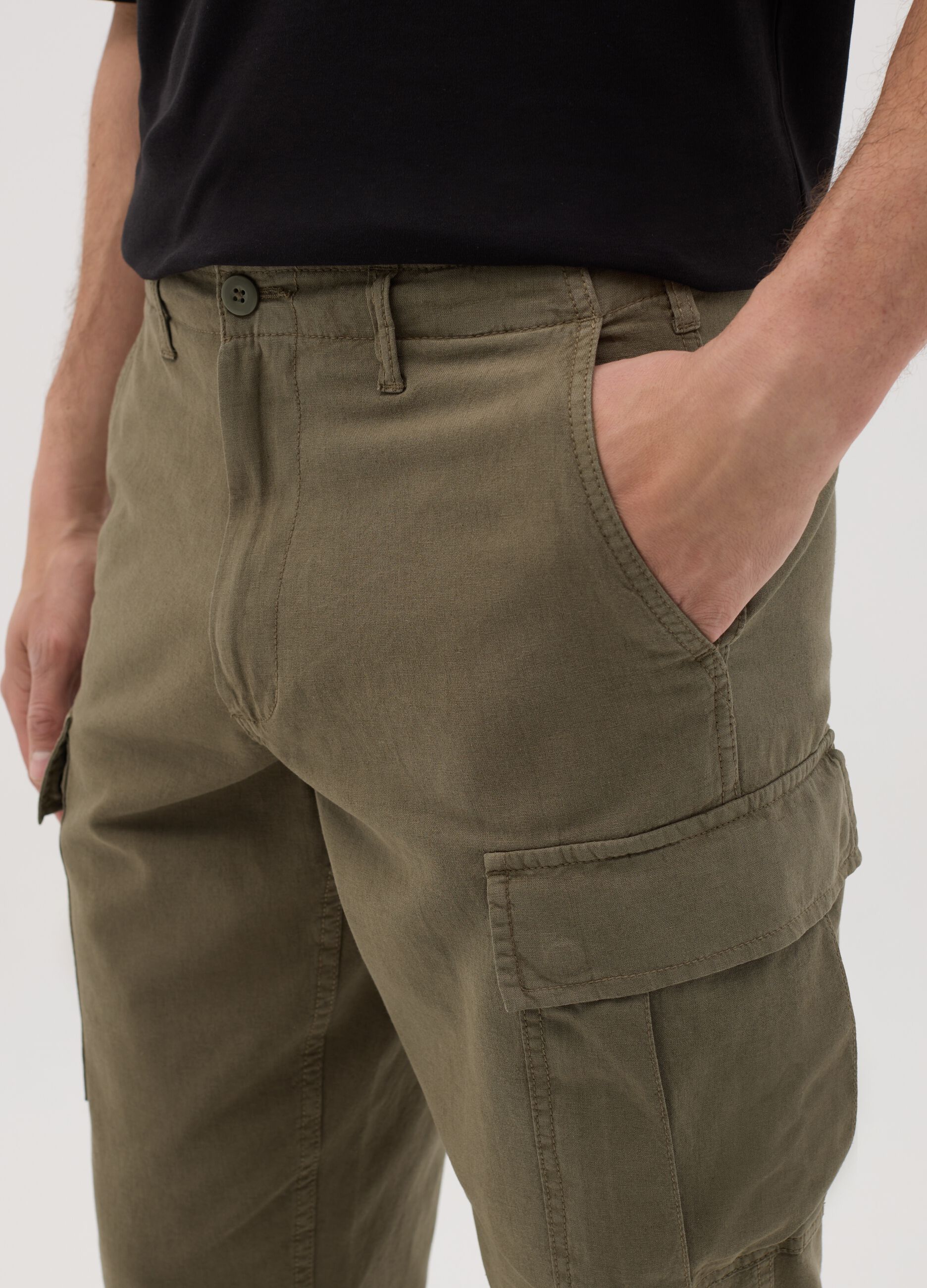 Pantaloni cargo da uomo in lino e cotone verdi regular fit con tasche multiple