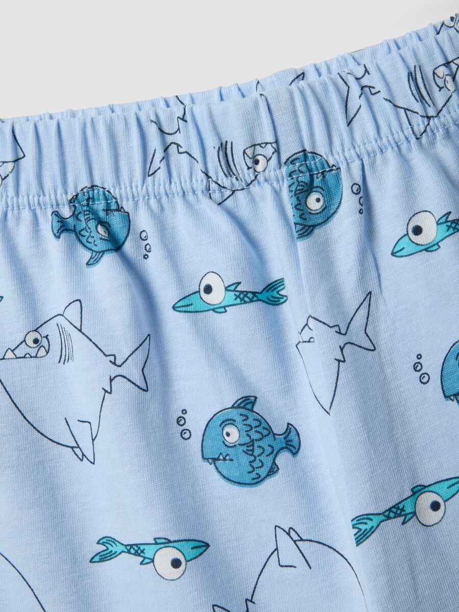 Pigiama corto in puro cotone multicolor da bambino con pesci_3