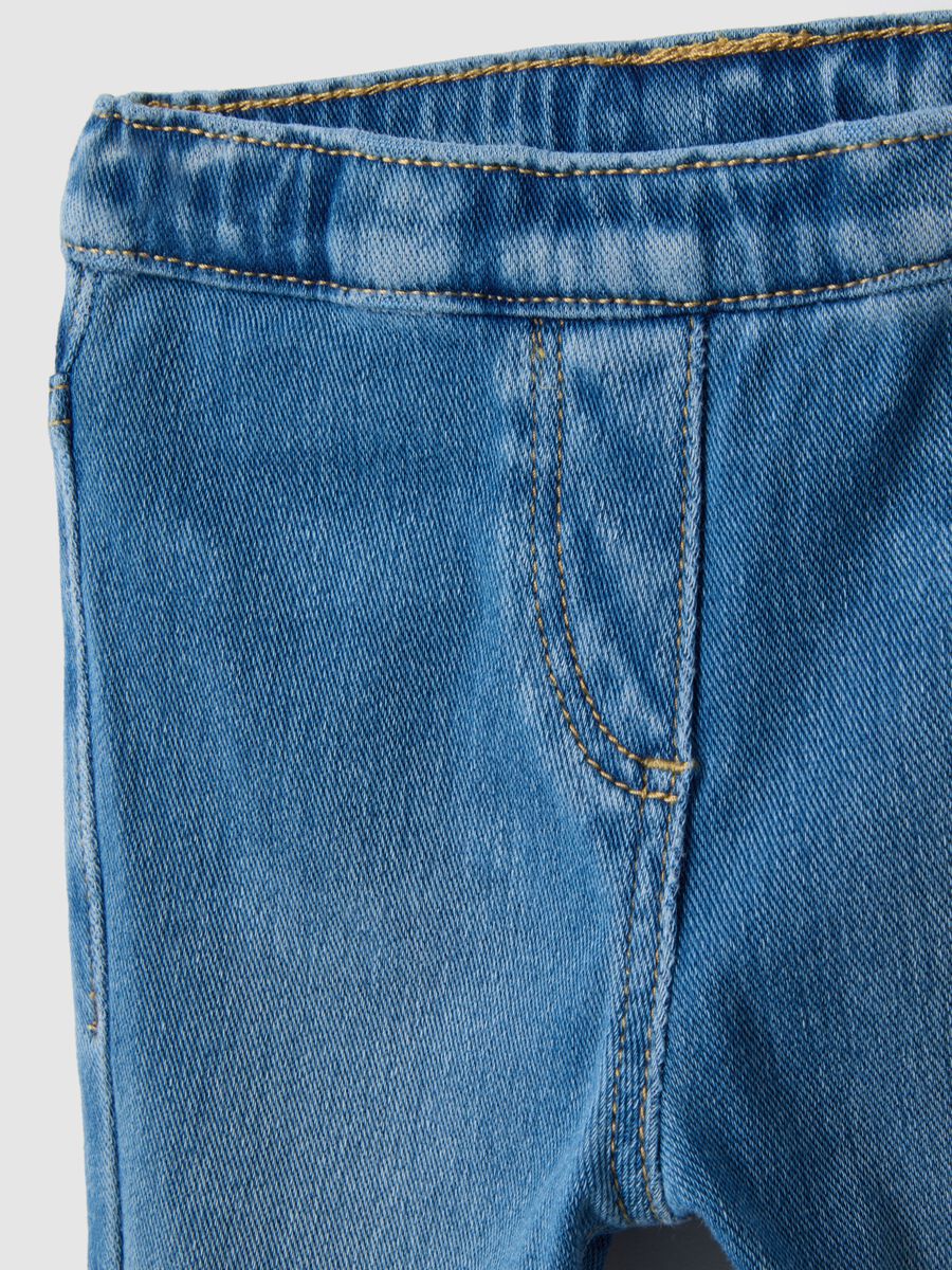 Blue denim jeggings in cotton blend flare fit for girls_3