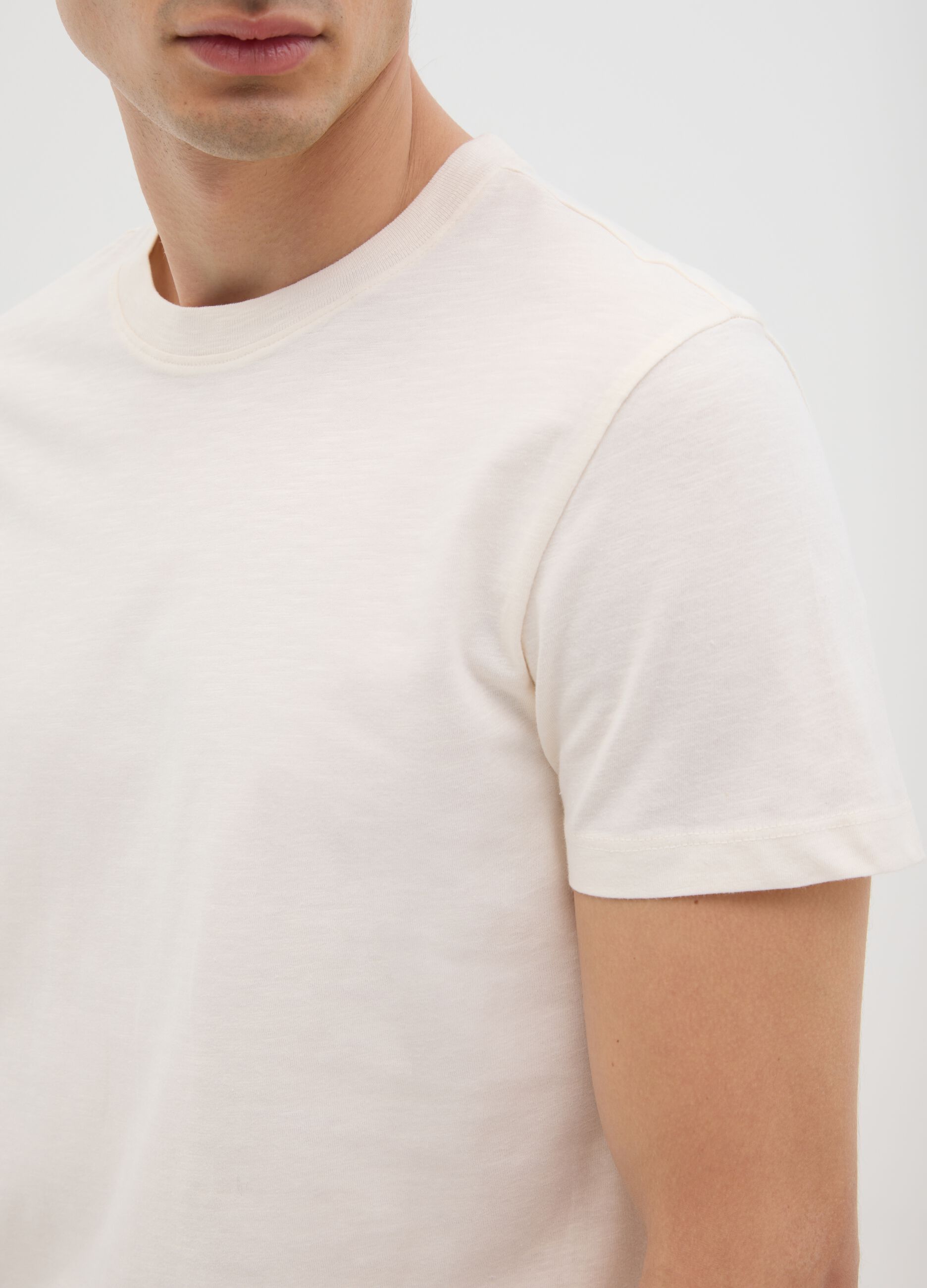 Men's white cotton fitted T-shirt