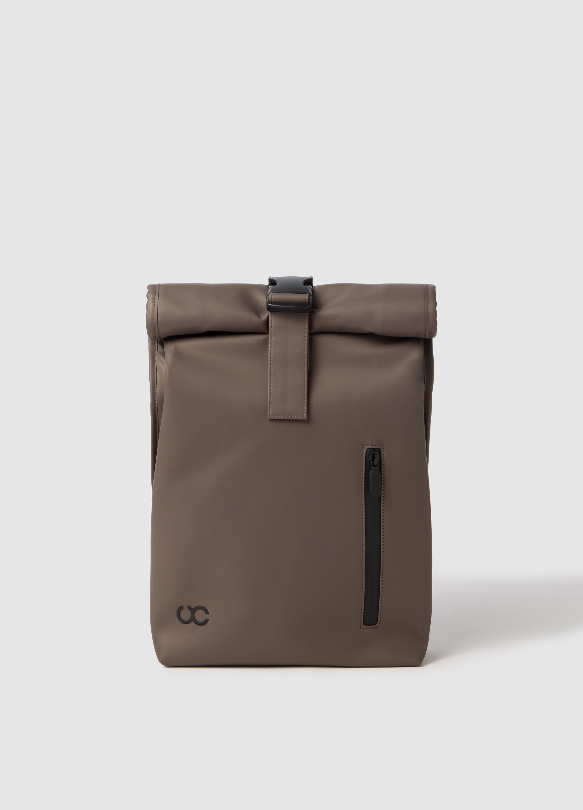 Zaino con patta arrotolata