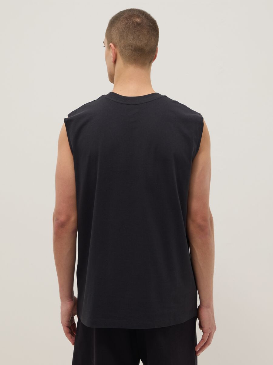 Canotta nera in puro cotone regular fit con stampa_2