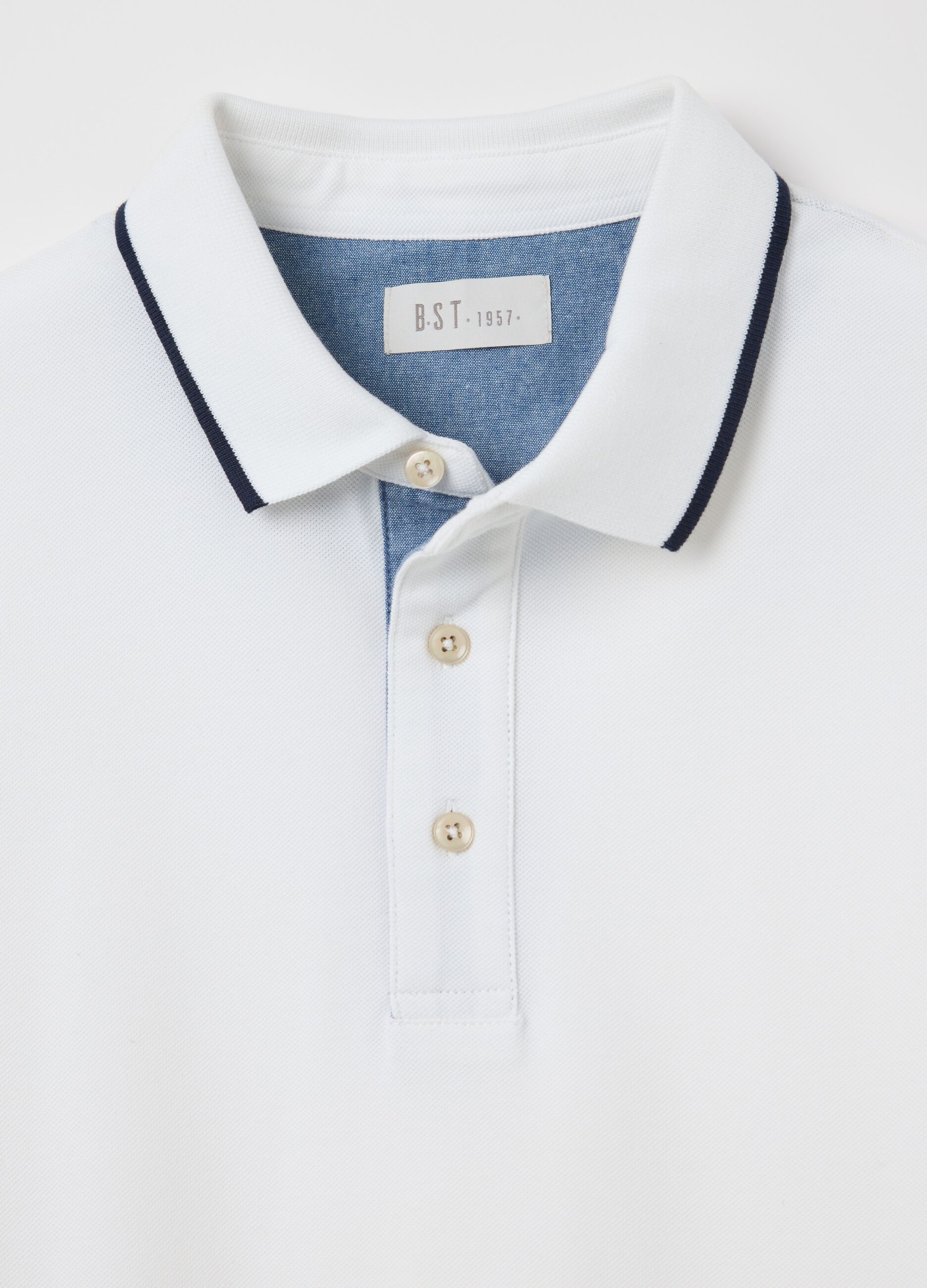 White polo shirt with short sleeves in cotton