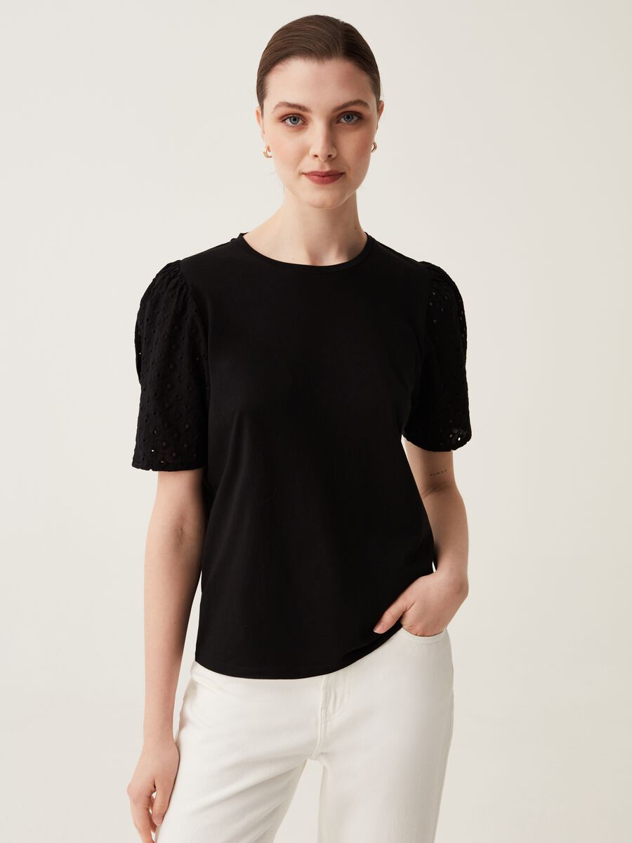 T-shirt with puff sleeves in broderie anglaise_1