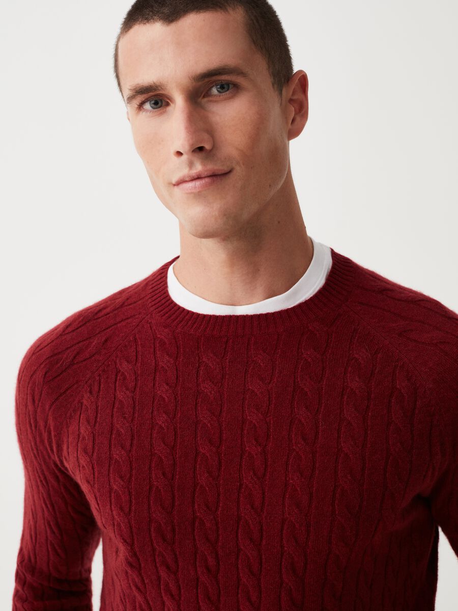 Pullover in cashmere con lavorazione a trecce_1